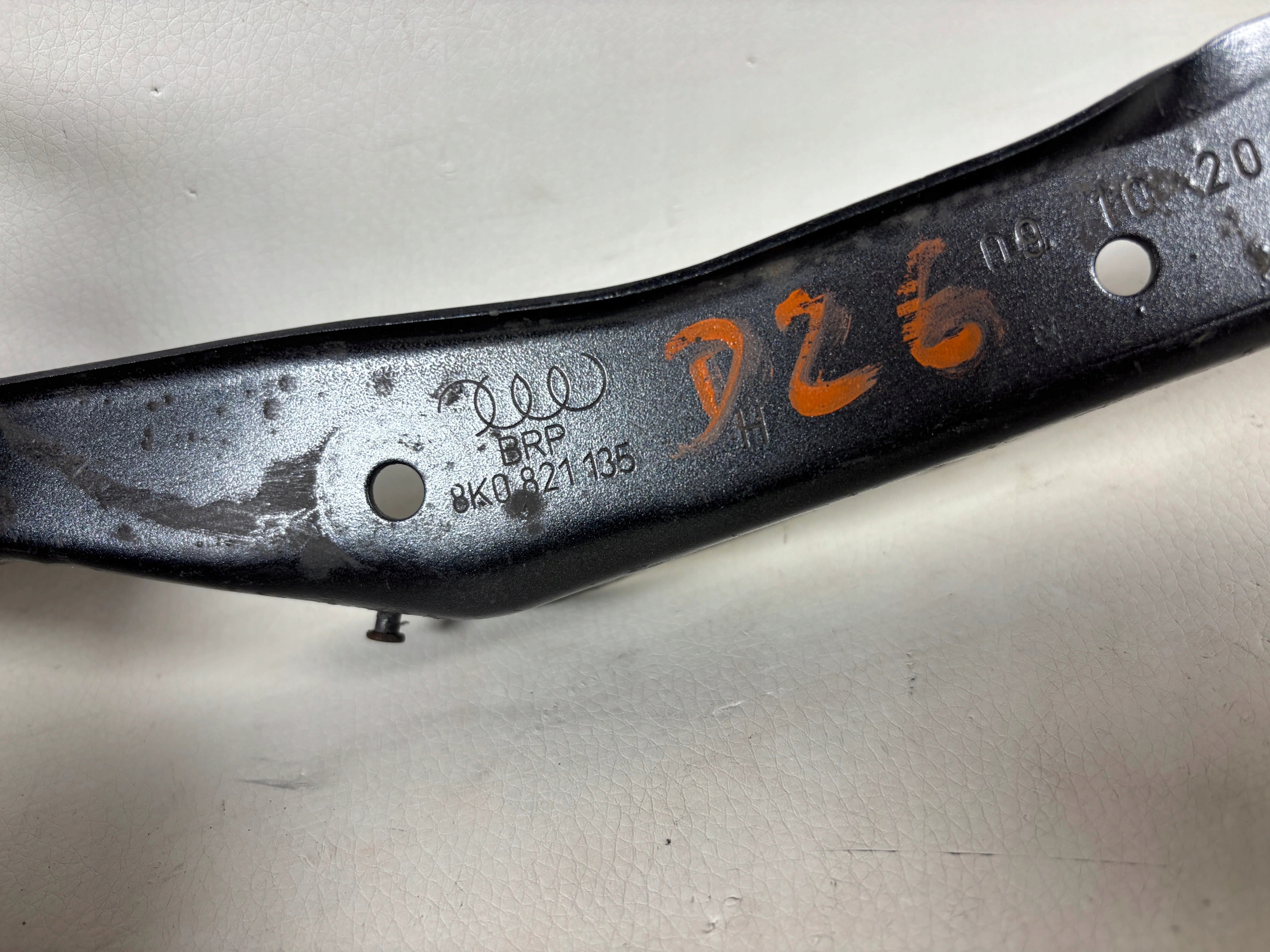 Audi A4 Support plaque Poignée Aile 8K0821135