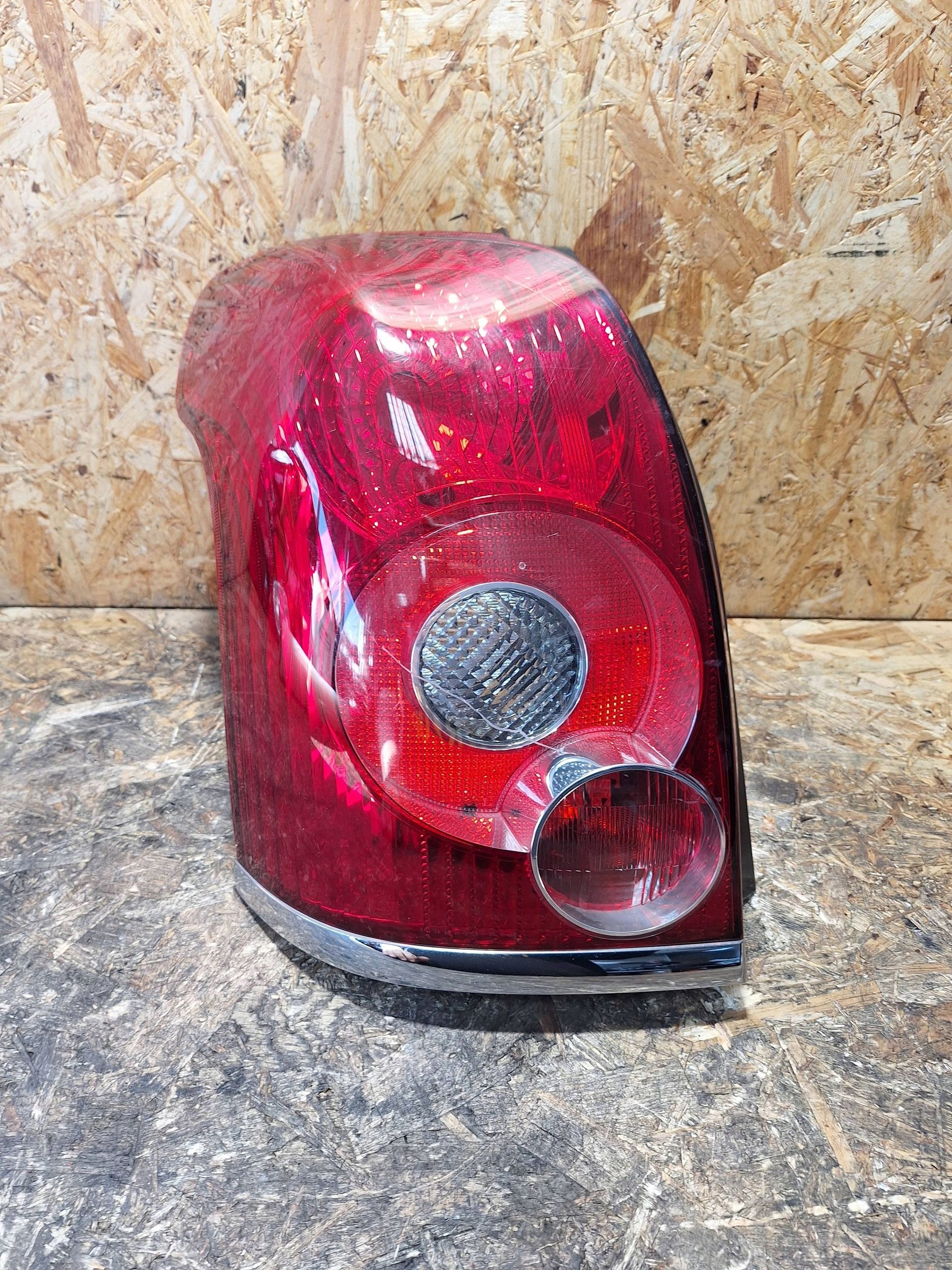 LAMPA TYŁ LEWA TOYOTA AVENSIS T25 LIFT 06-09 KOMBI EUROPA