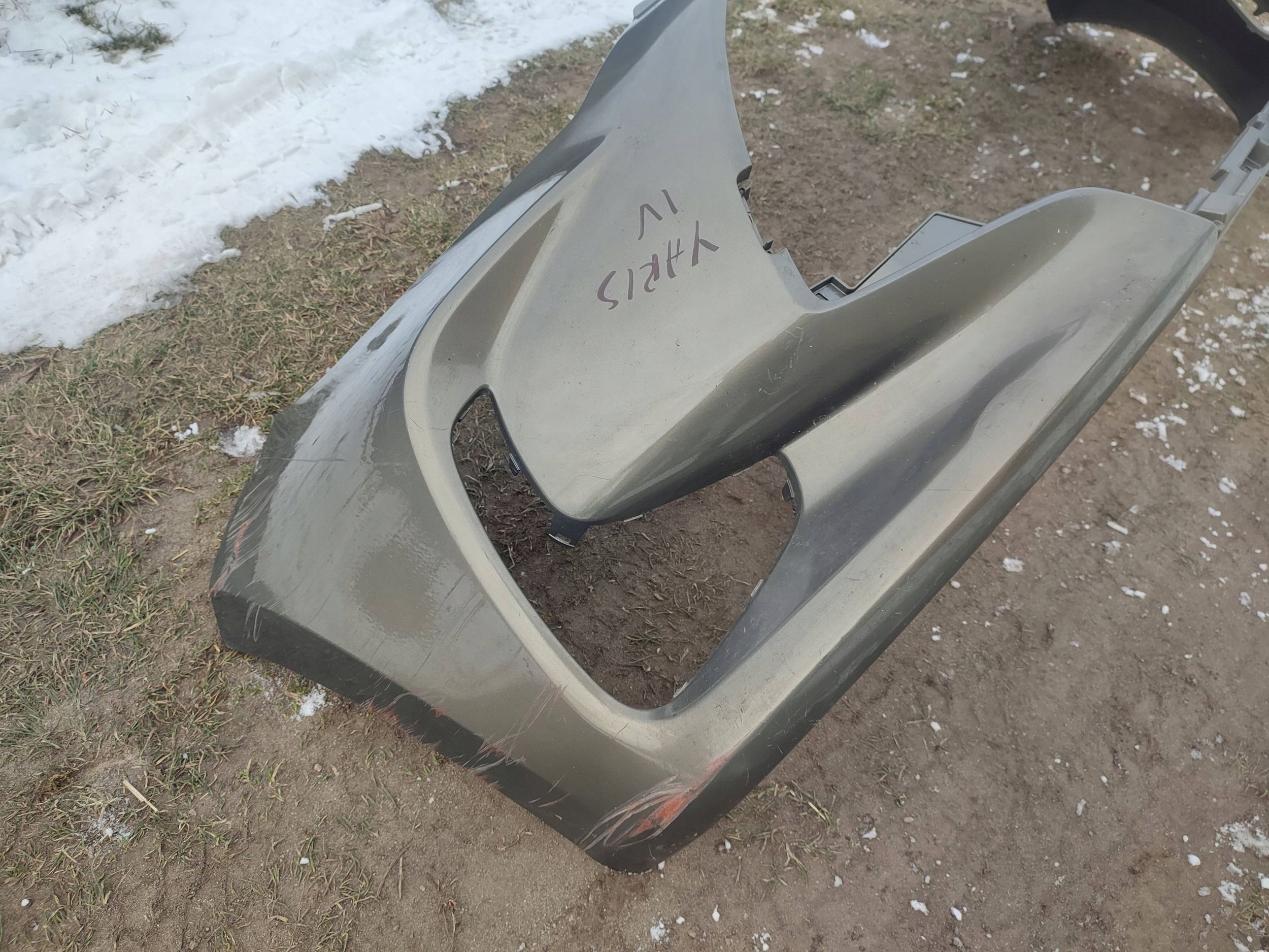 бампер передний TOYOTA YARIS IV 4