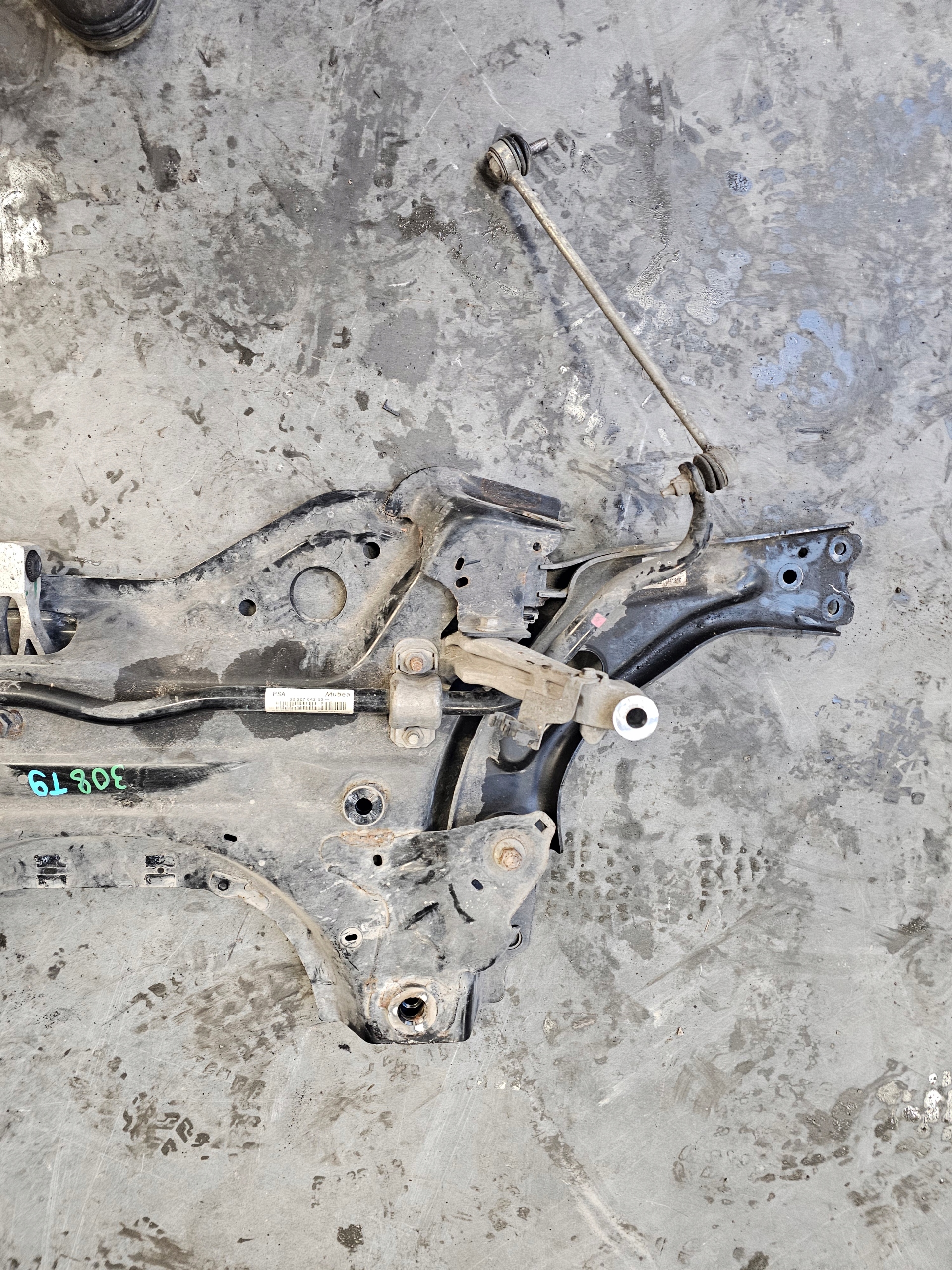 Peugeot 308 II T9 subframe axle beam springing of the front
