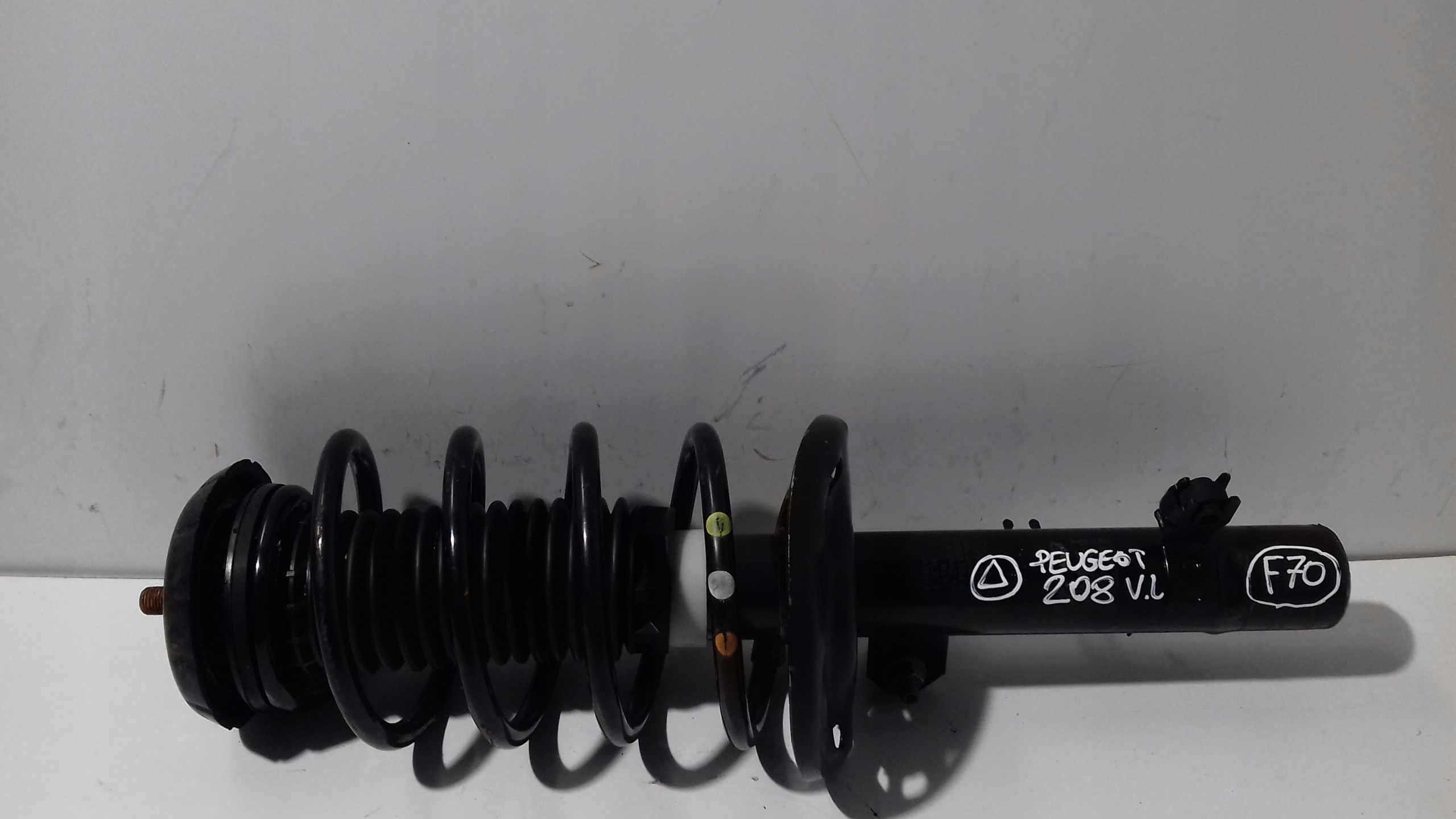 PEUGEOT 208 shock absorber left front McPherson KYB 3338015