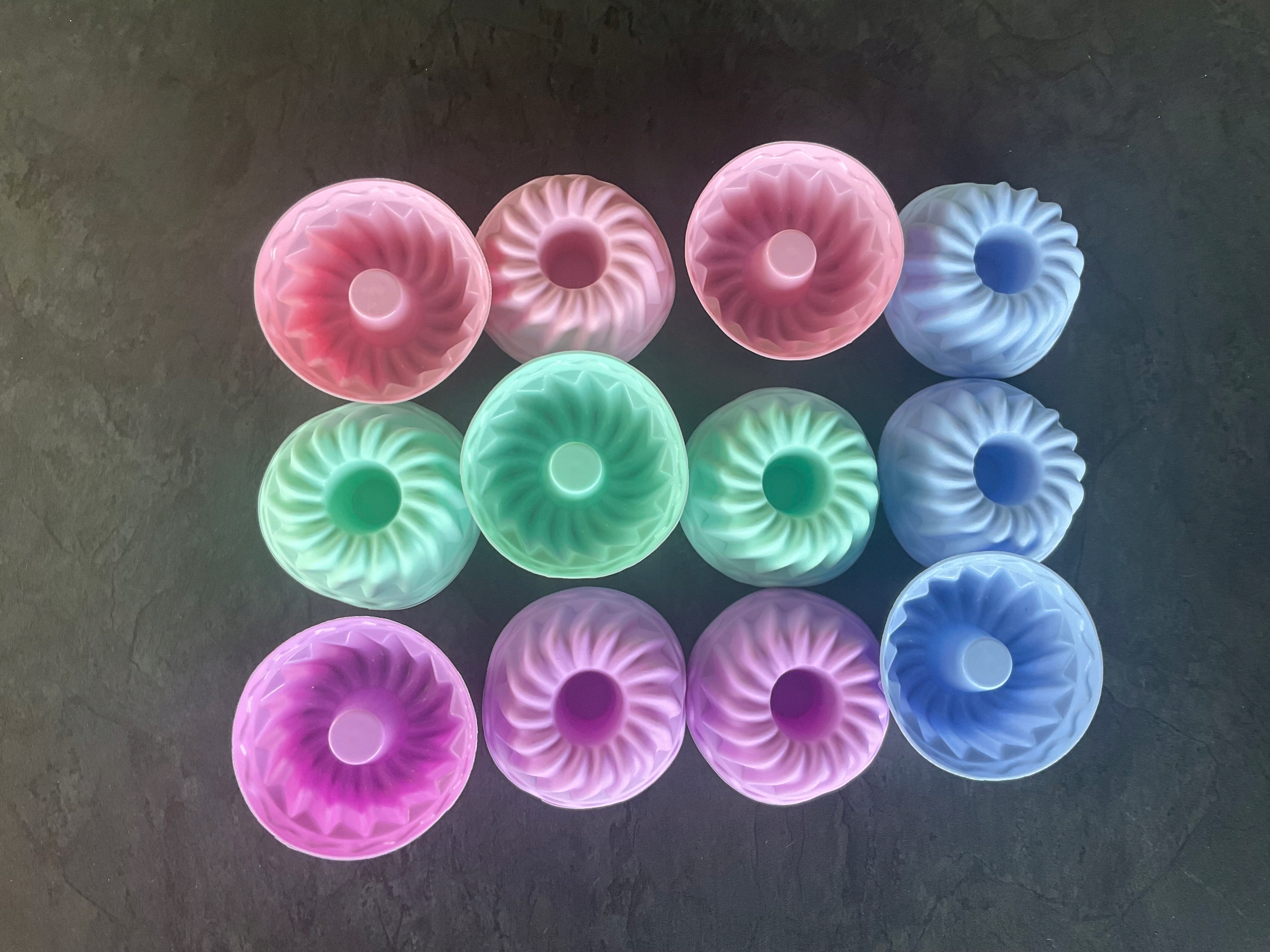 FOREMKI do muffinek CIASTEK BABECZEK SILIKONOWE 12szt BABKA Z TULEJĄ śr 6cm Średnica 6 cm