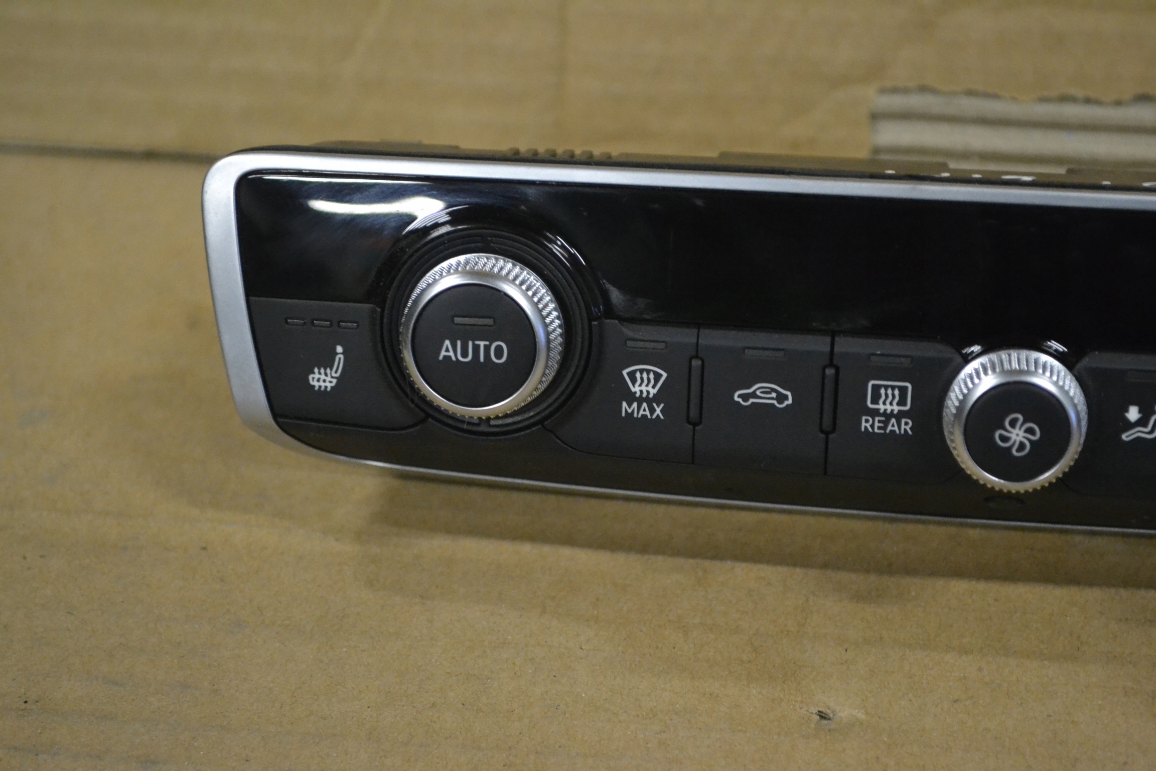 commande de climatisation 8V0820043Q AUDI A3 S3 8V LIFT