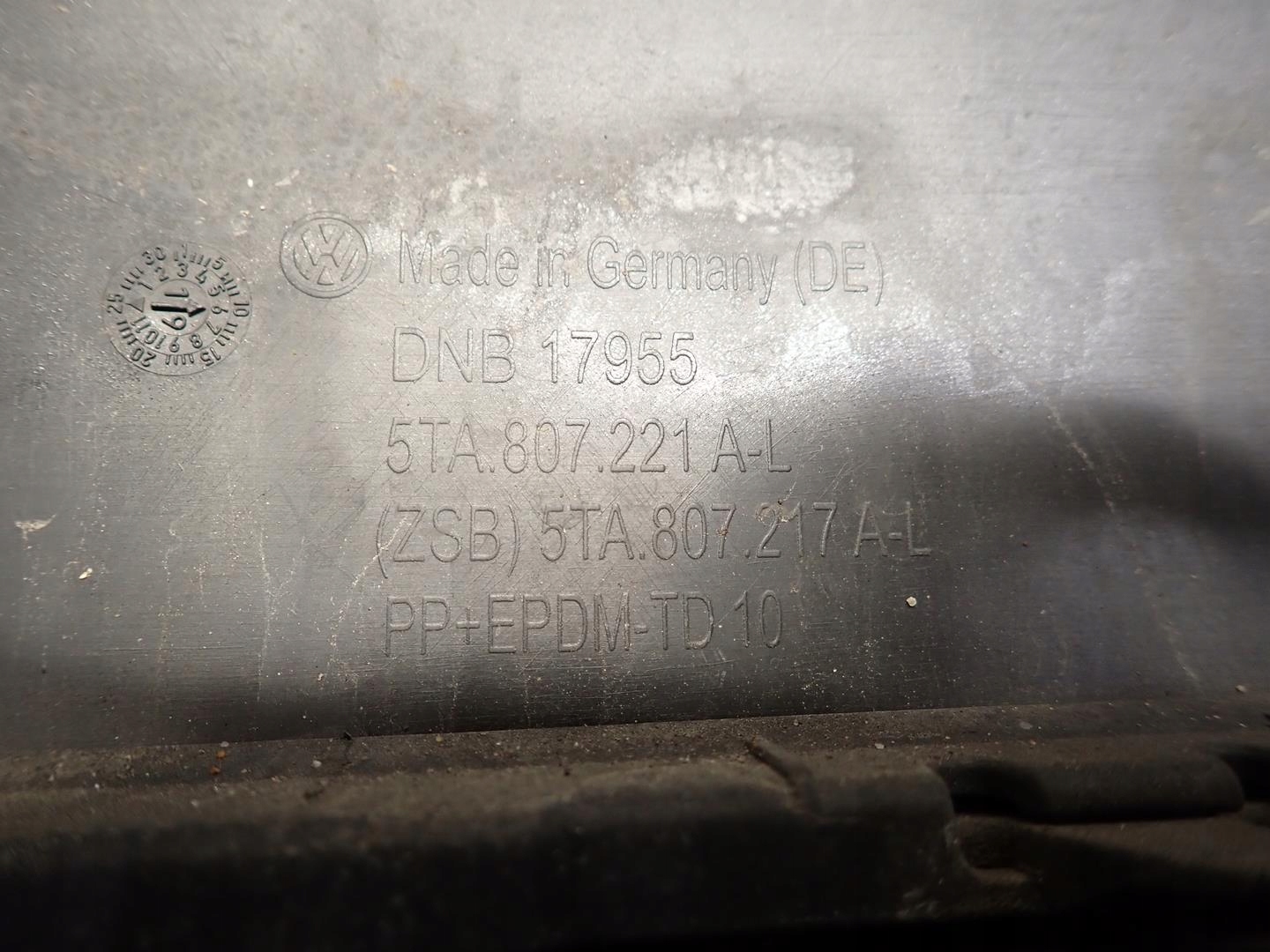 nárazník předek přední VW TOURAN 2015- 5TA807221A