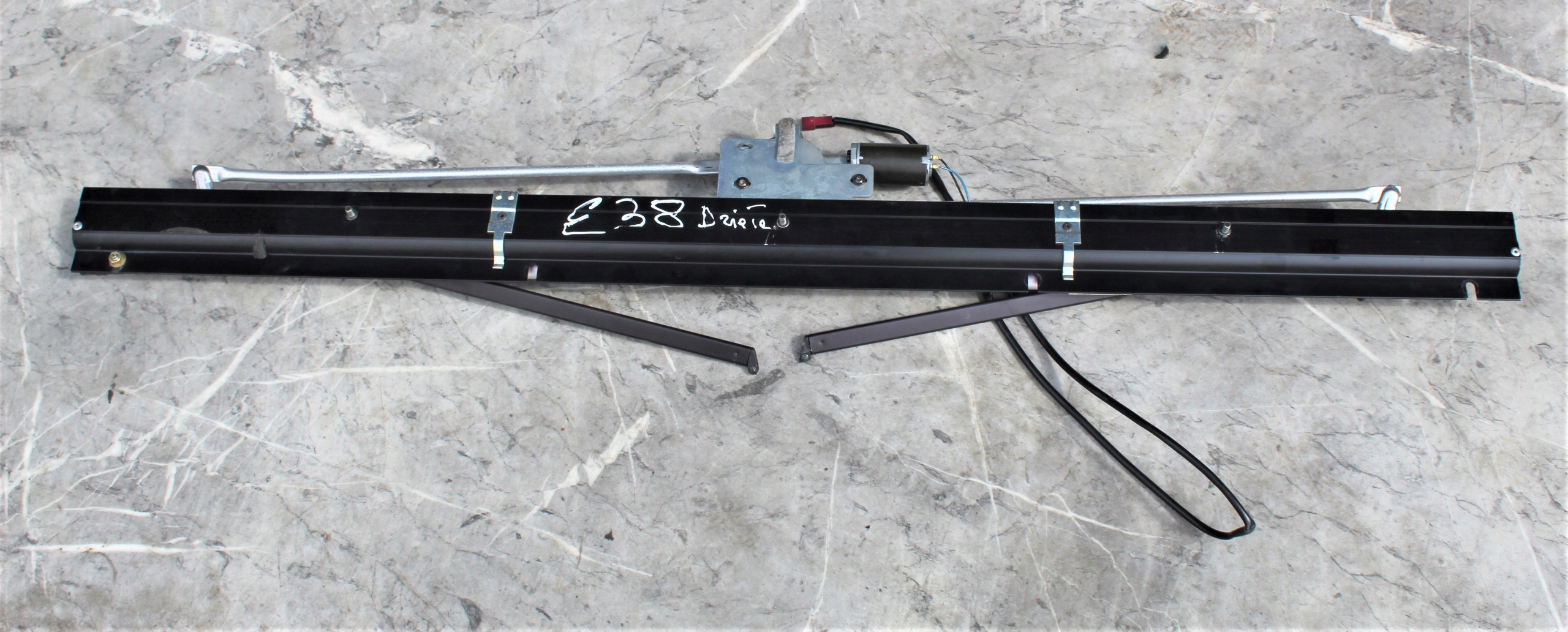 Жалюзі заднього скла BMW E38