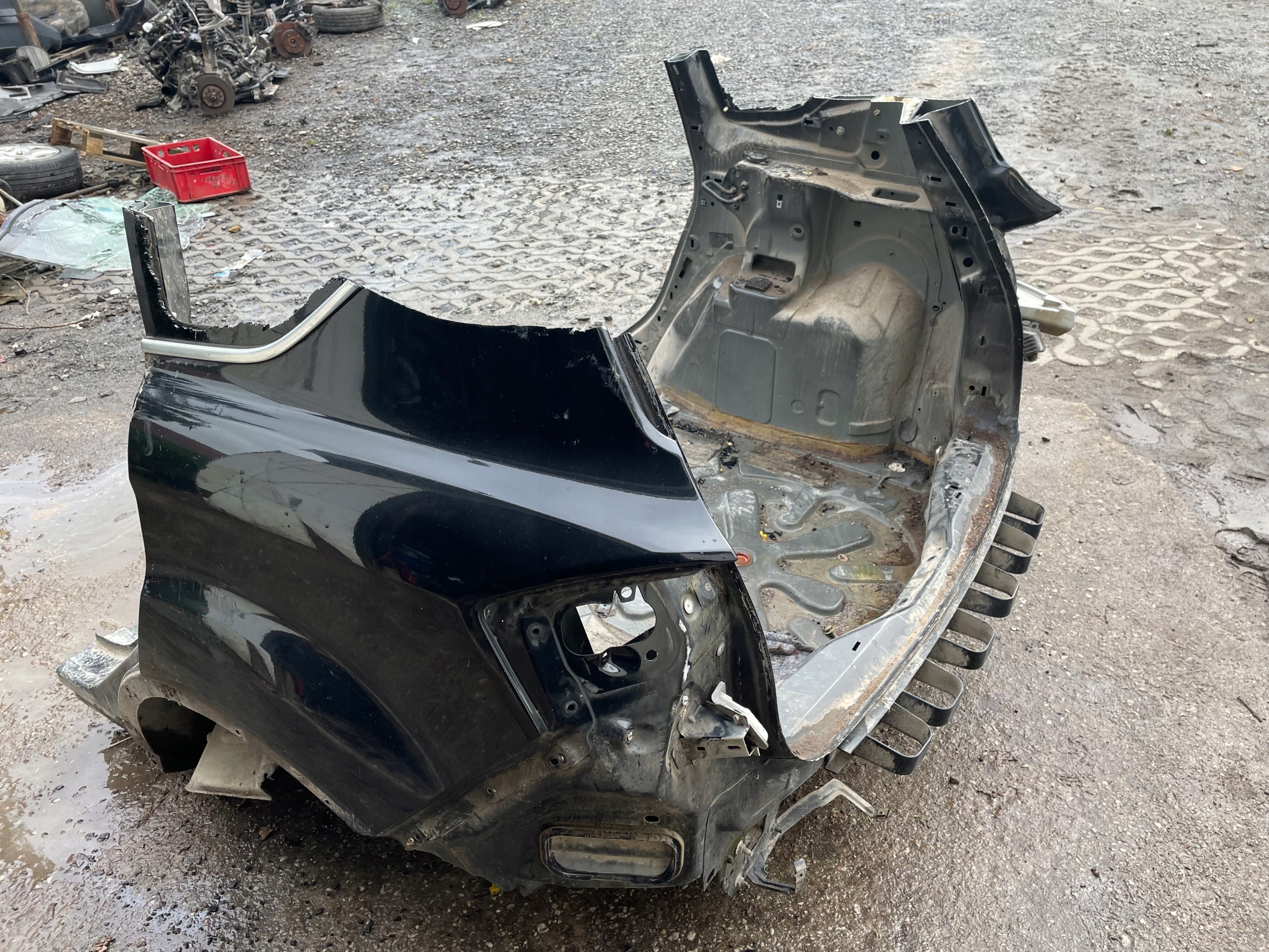 FORD KUGA MK1 TYLNA ŚCIANA PAS BŁOTNIKI Producent części Ford OE