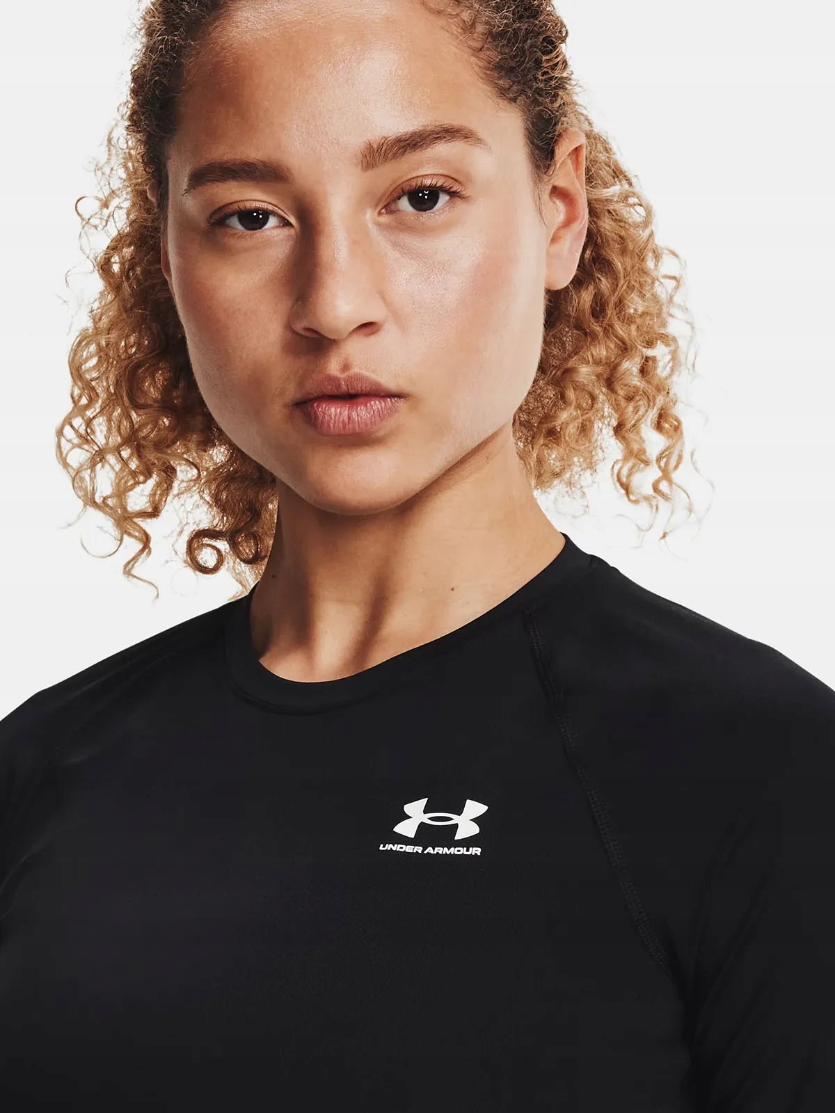 KOSZULKA DAMSKA UNDER ARMOUR LONGSLEEVE TERMOAKTYWNA SPORTOWA 1365459-001 Dekolt okrągły