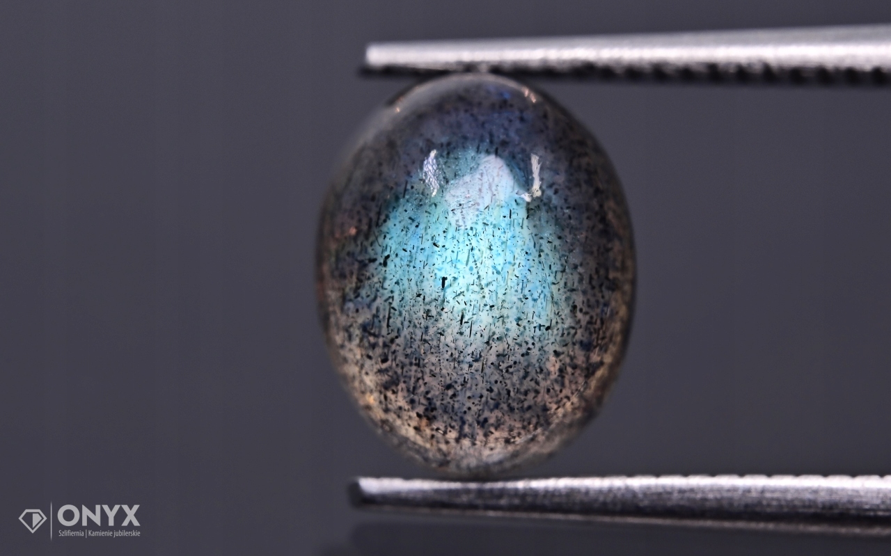 Labradorit kabošon A ovál 9x7 mm