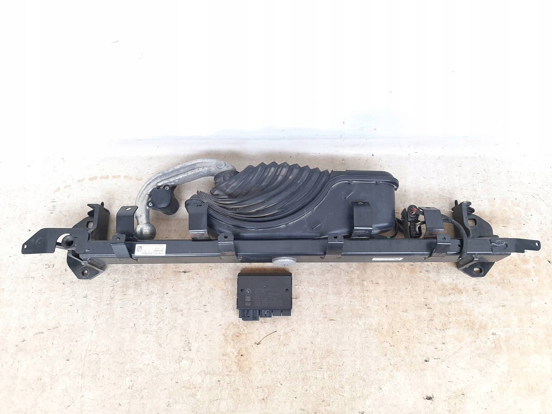 6887661 6894065 - Буксировочный крюк + модуль BMW 7 G11 G12