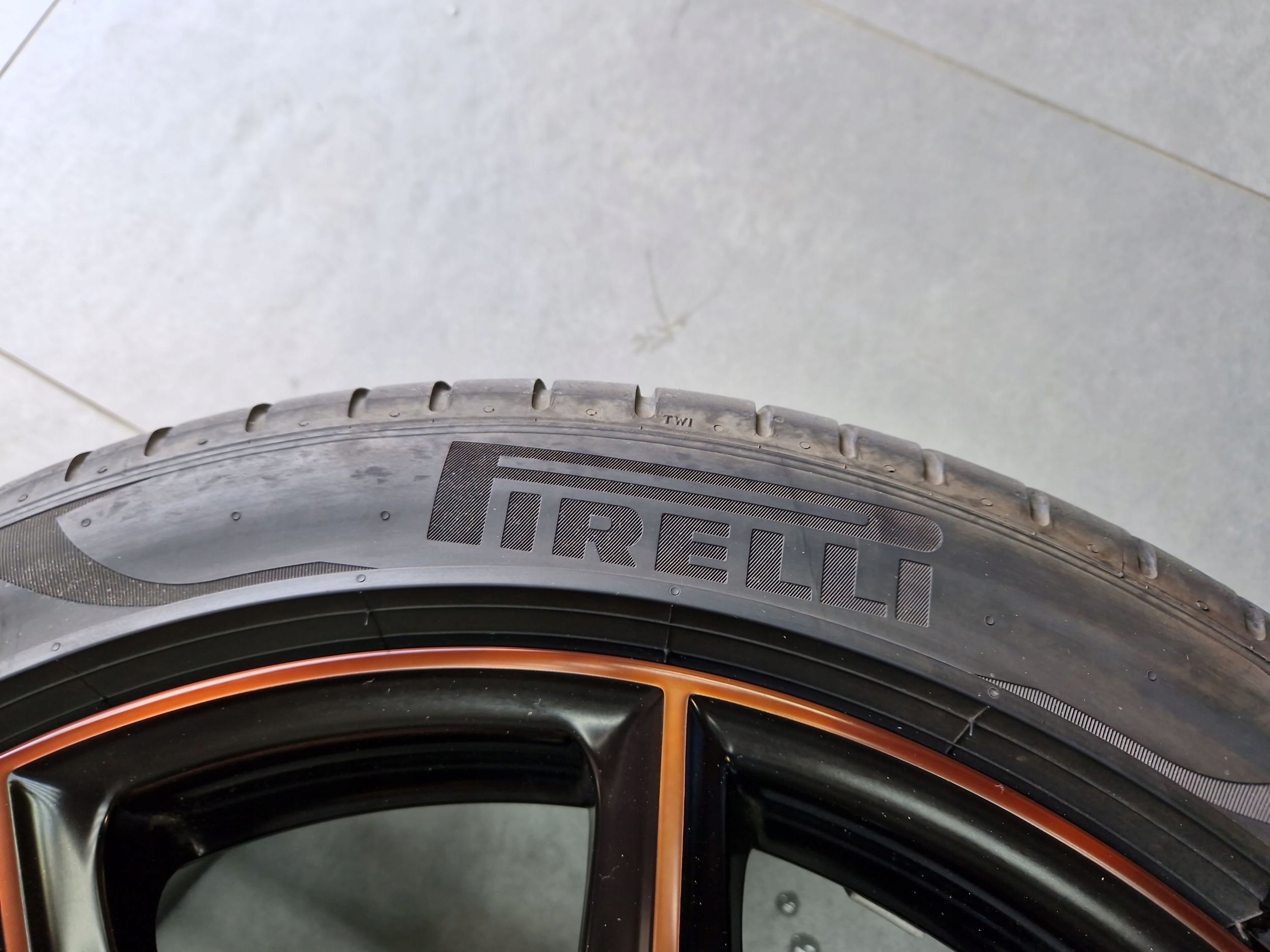 Cupra Ateca disc wheels 19 tyres PIRELLI 245/40 2023 575601025AP