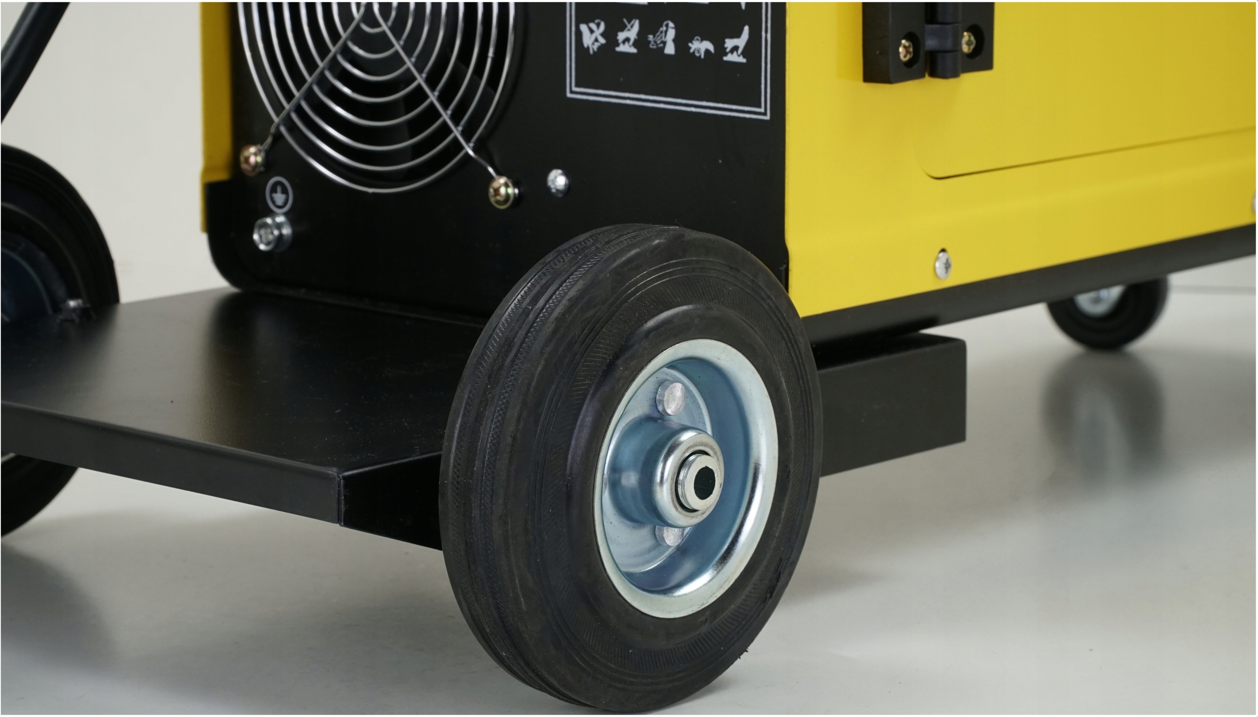 Spawarka MIGOMAT Magnum MIG 200 Dual Puls Synergia Model MAGNUM MIG 200 DP Synergia