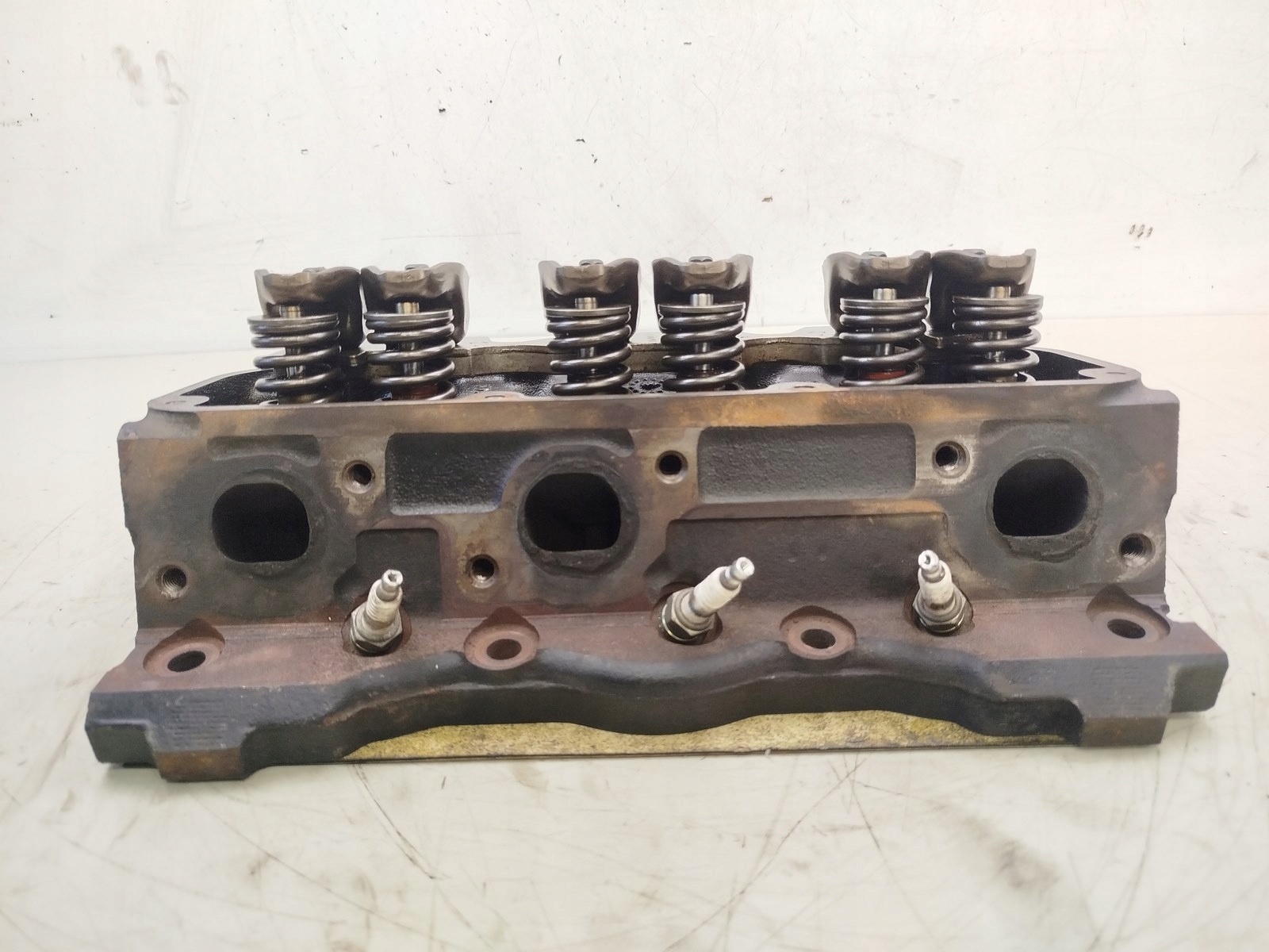 glava motora Pontiac 24503743 3.8 V6