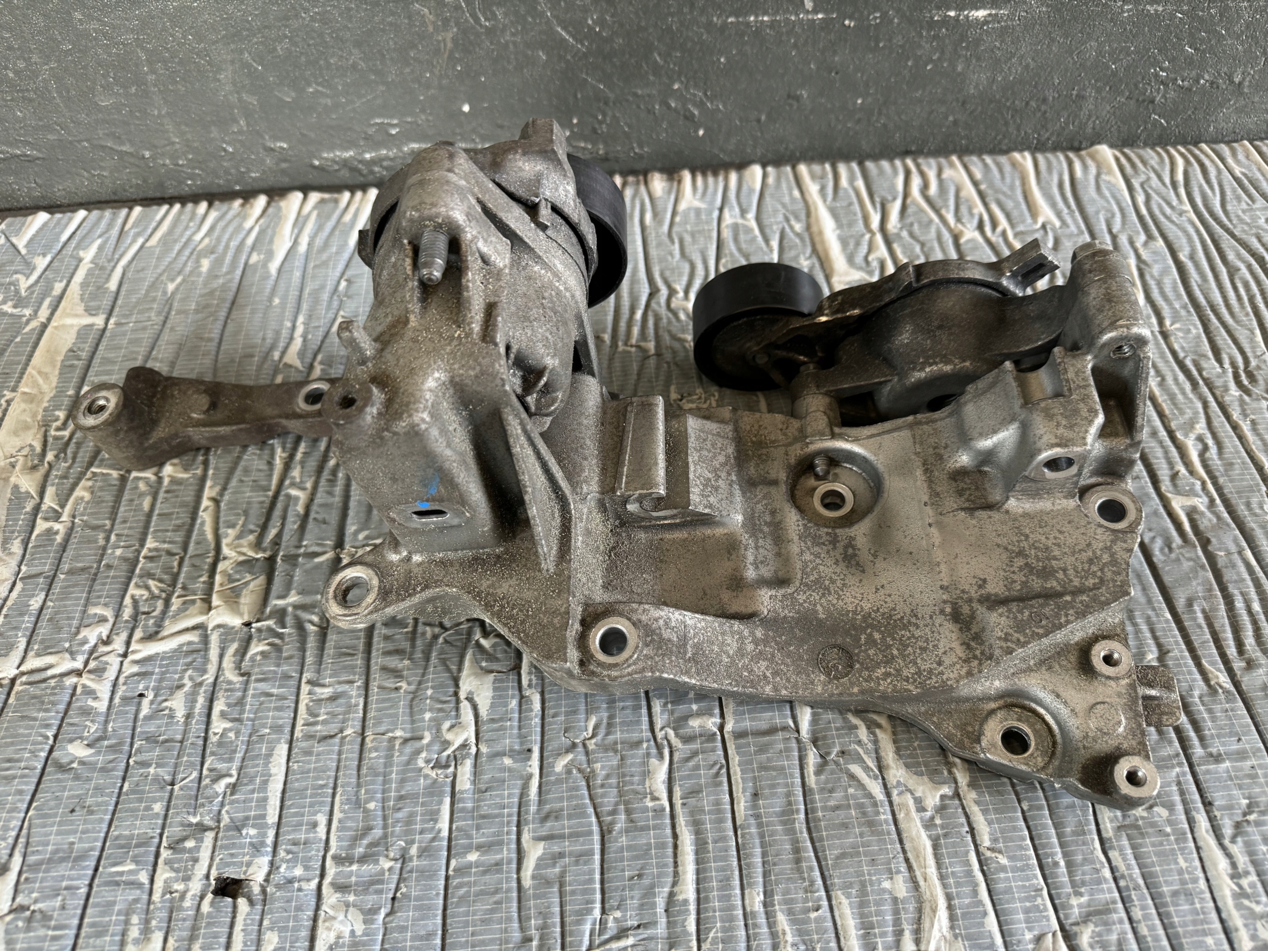 ŁAPA ALTERNATORA CITROEN PEUGEOT 2.0 9804333180 Typ samochodu Samochody osobowe