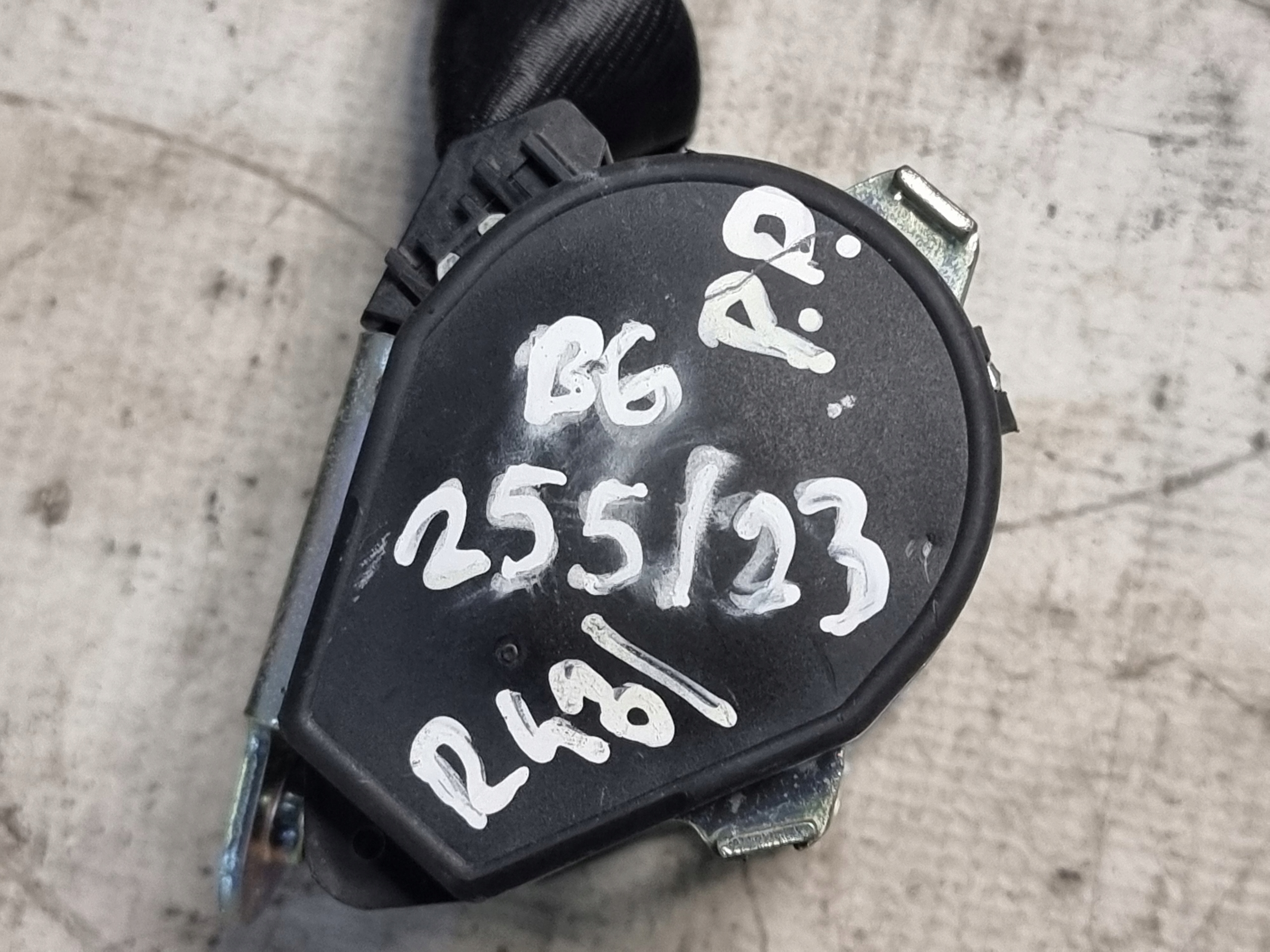 tension belt safety right front VW PASSAT B6 06r