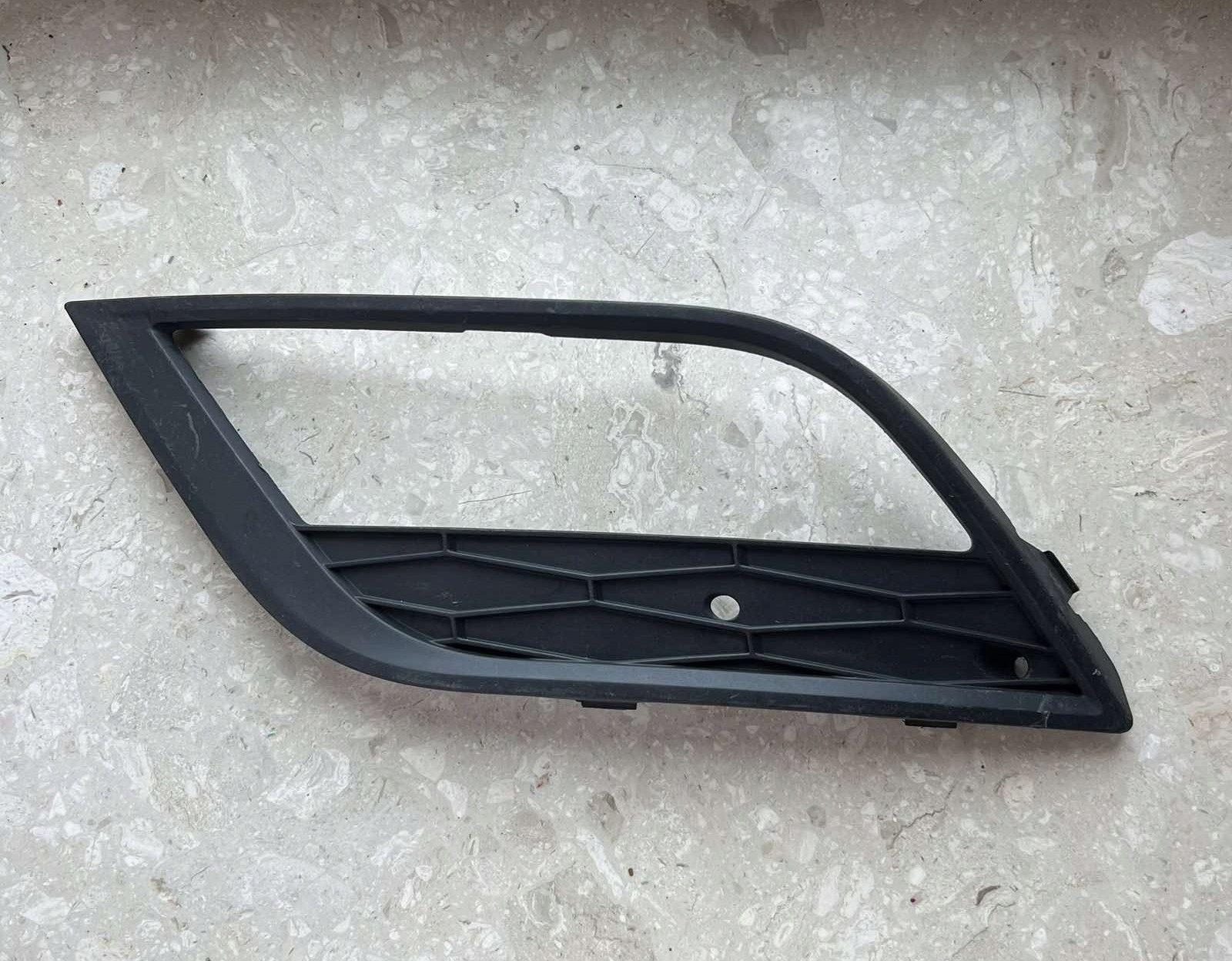 SEAT TOLEDO IV 4 6JA LIFT 2015-2019 grid W bumper front left 6JA807681
