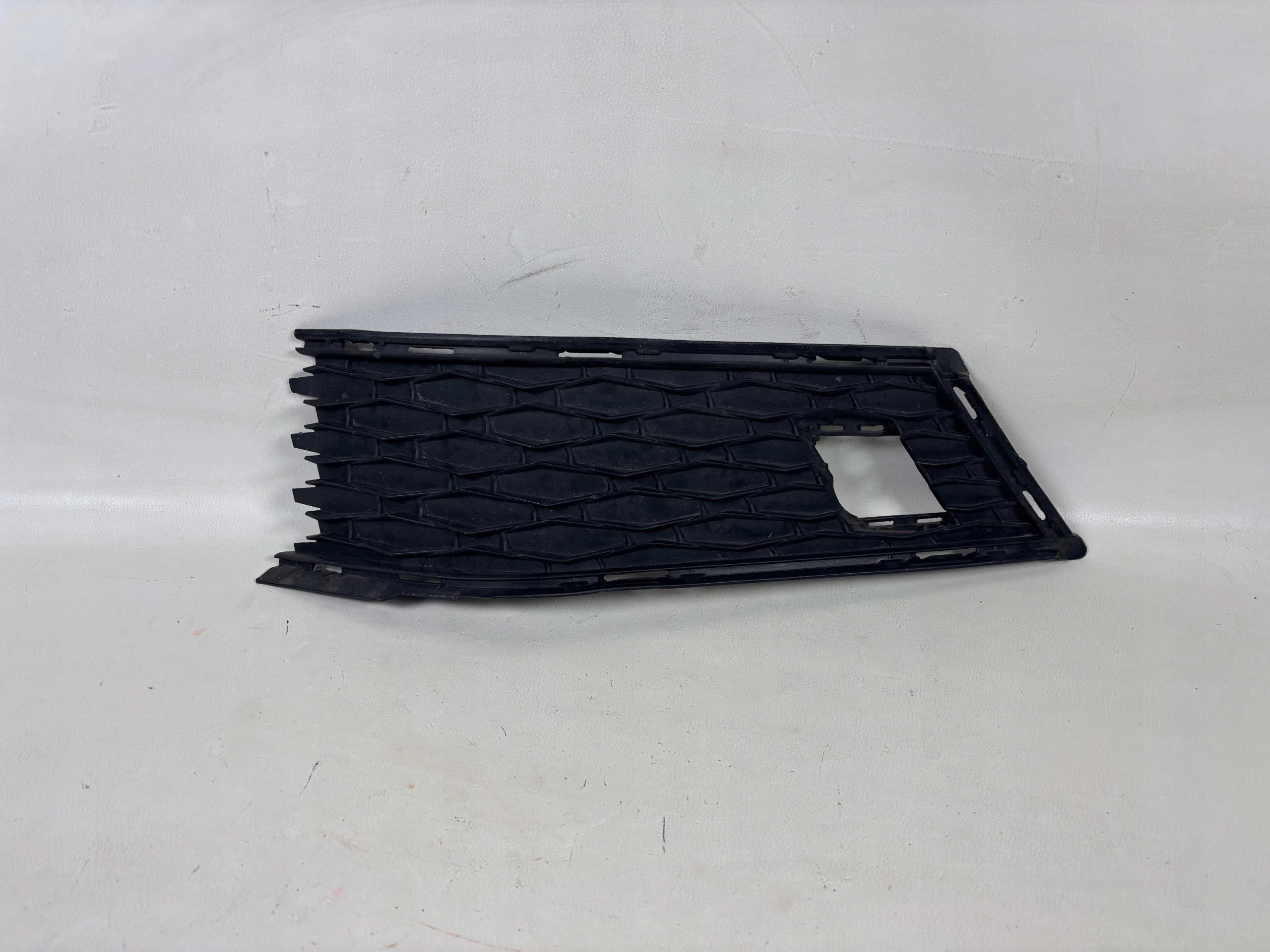 Skoda Karoq grid of a bumper front left 57A807367A