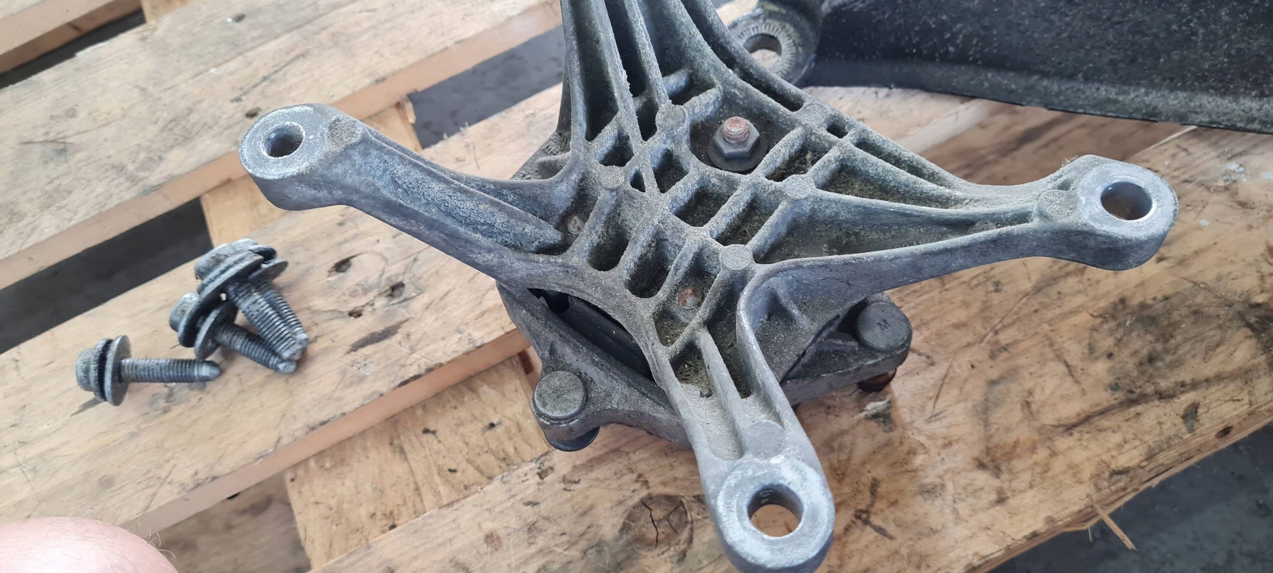 A4 B9 8W supporto staffa cambio ingranaggi 2.0 TDI 8W0399262AE A5 8W