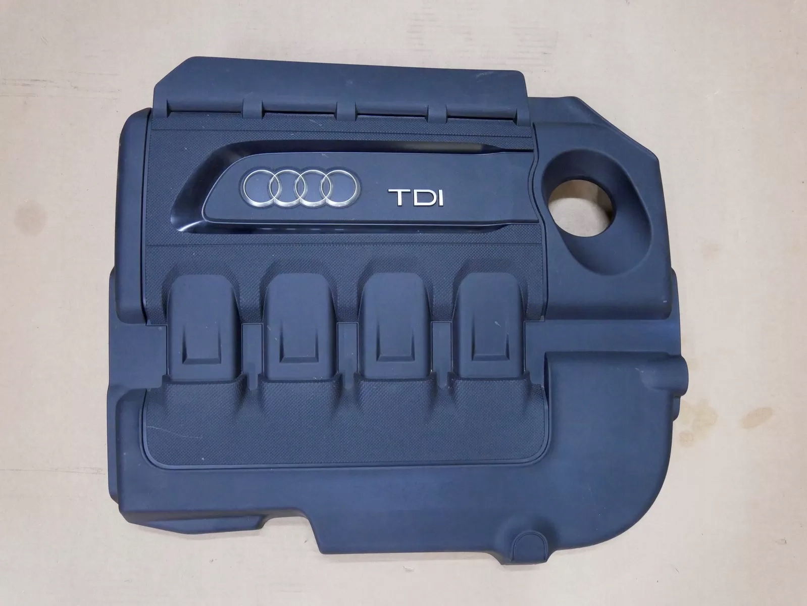 8V - AUDI A3 2.0 TDI капот двигателя 04l103925r