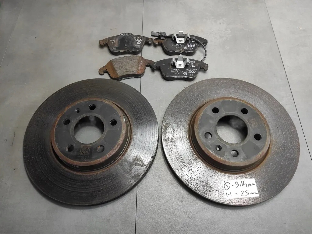 Audi A5 8T kotuče plotýnky předek 8W0615301G