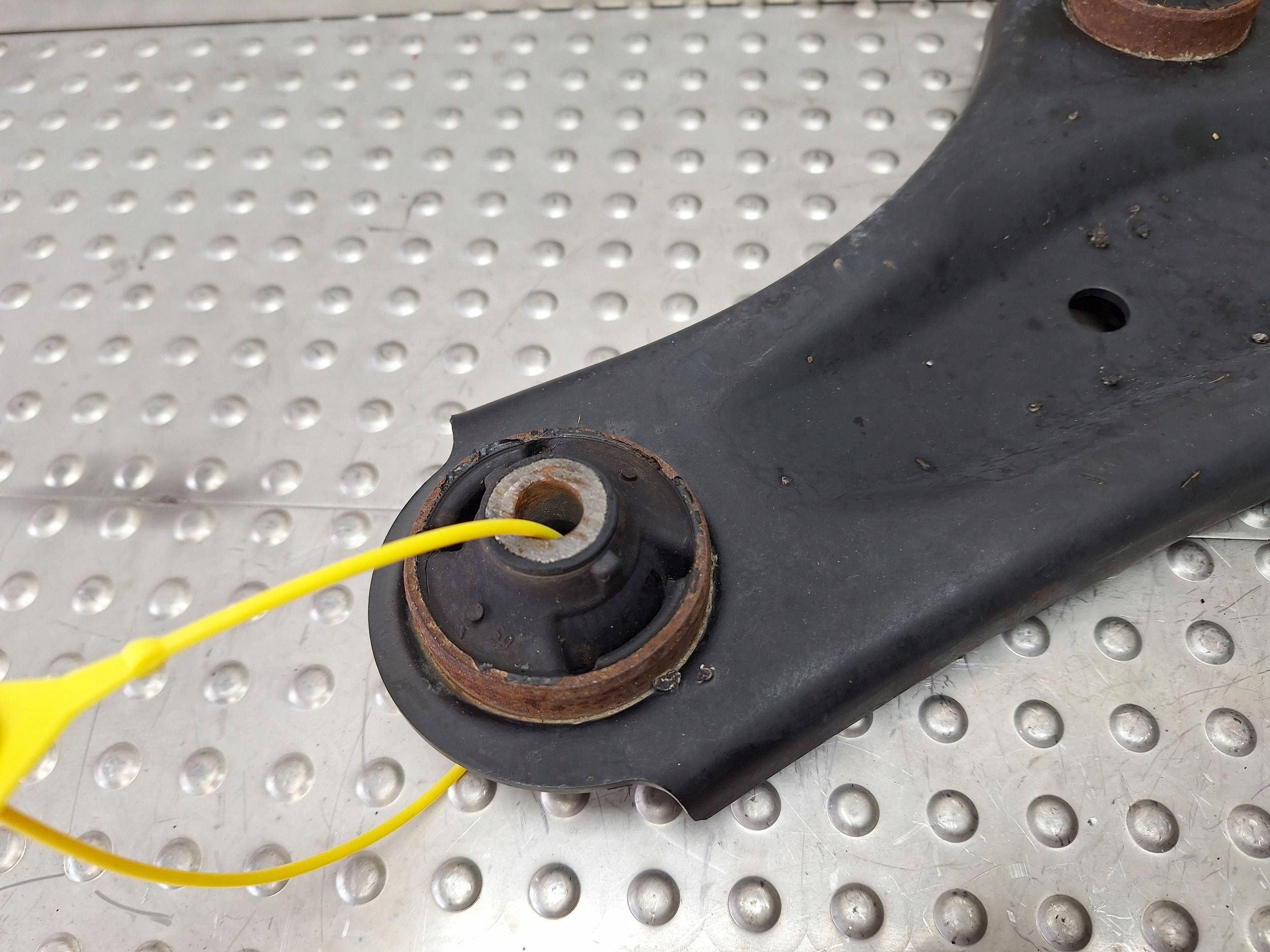 arm right front NISSAN LEAF and ZE0 10-17