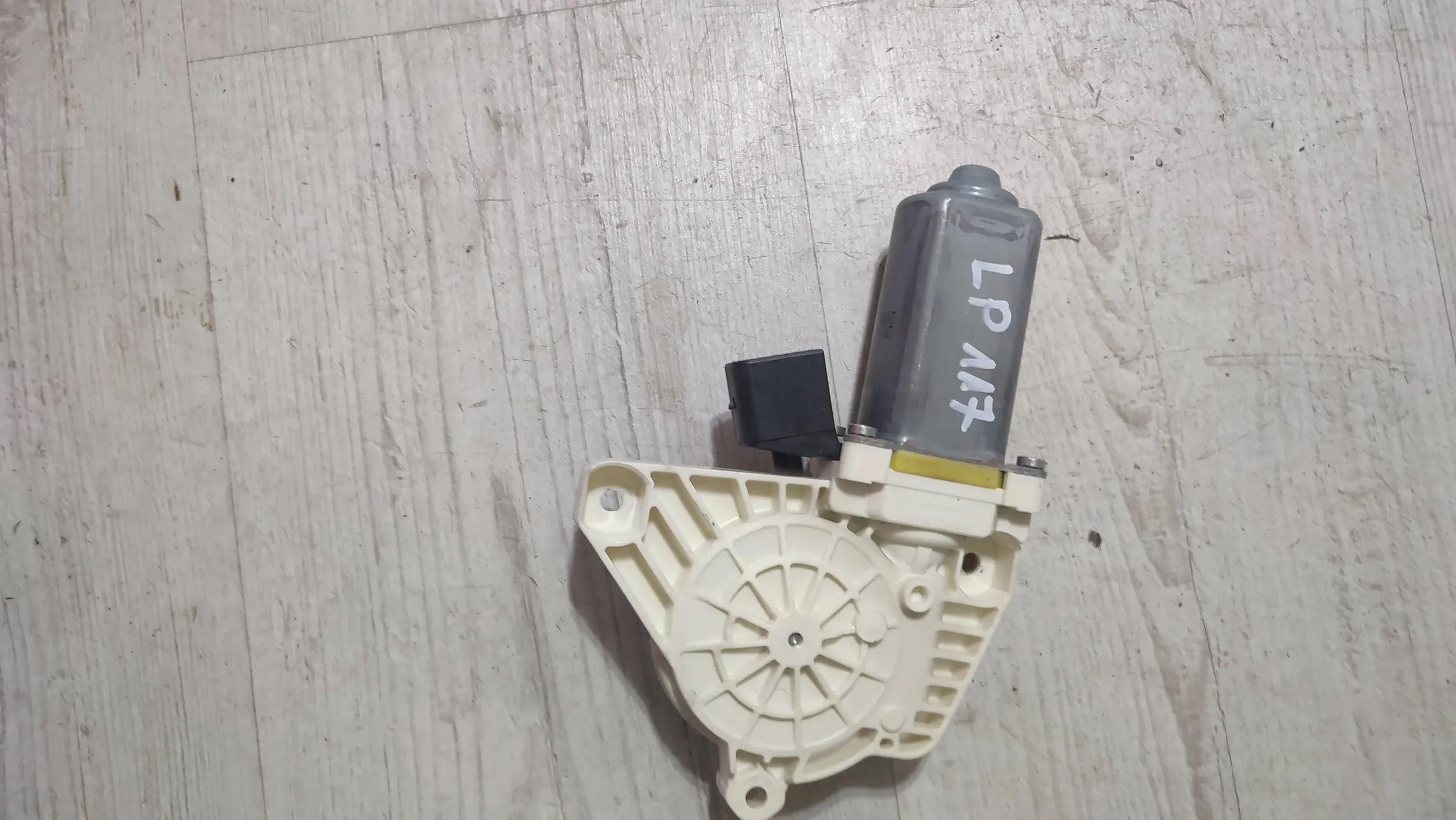Mercedes-Benz CLA W117 14r. 2.2cdi front side left mini motor windows