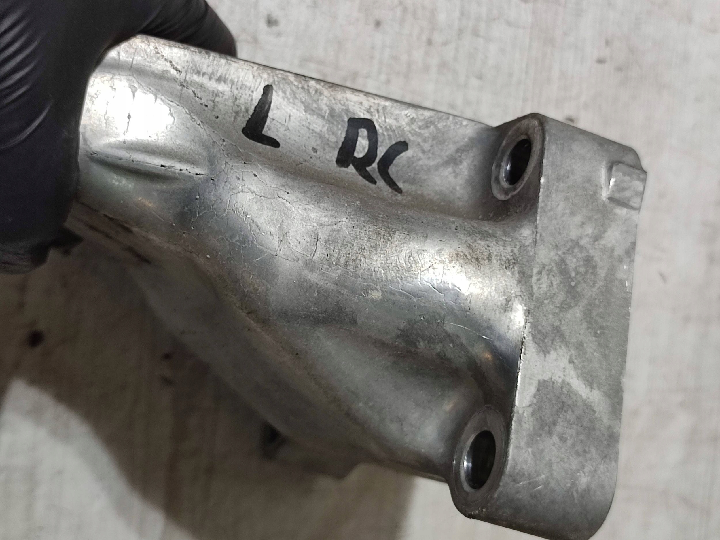 Lexus RC 2019 Gauche Bouche buse Support / Support plaque Moteur