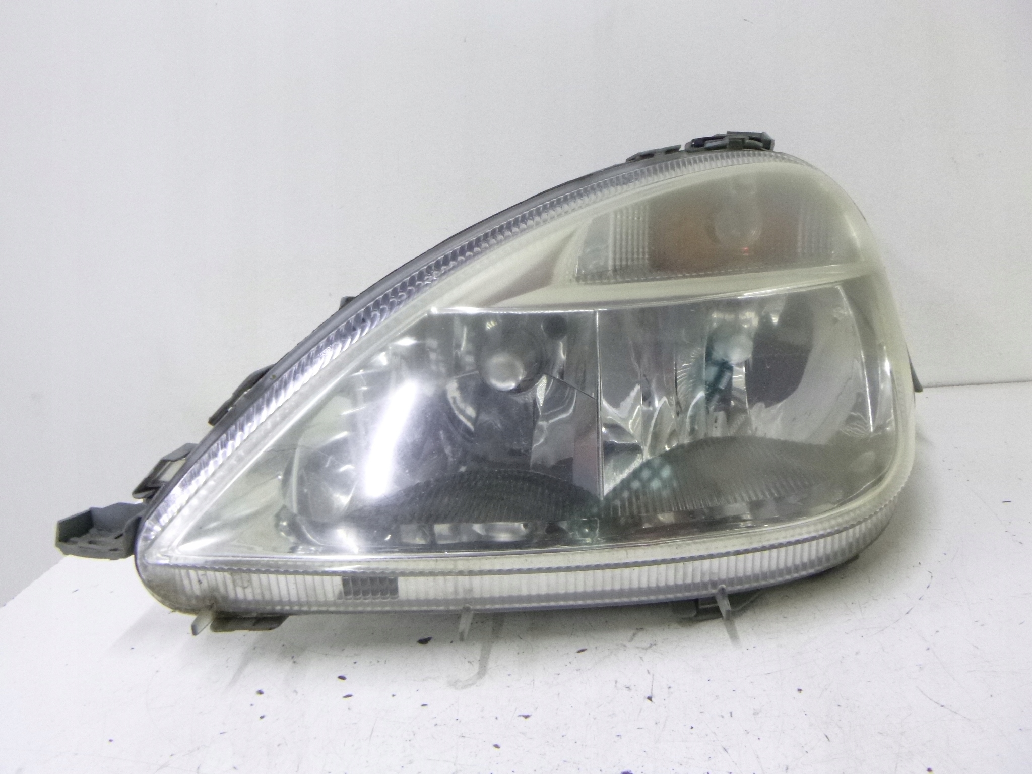 light front Mercedes W168 2002r.