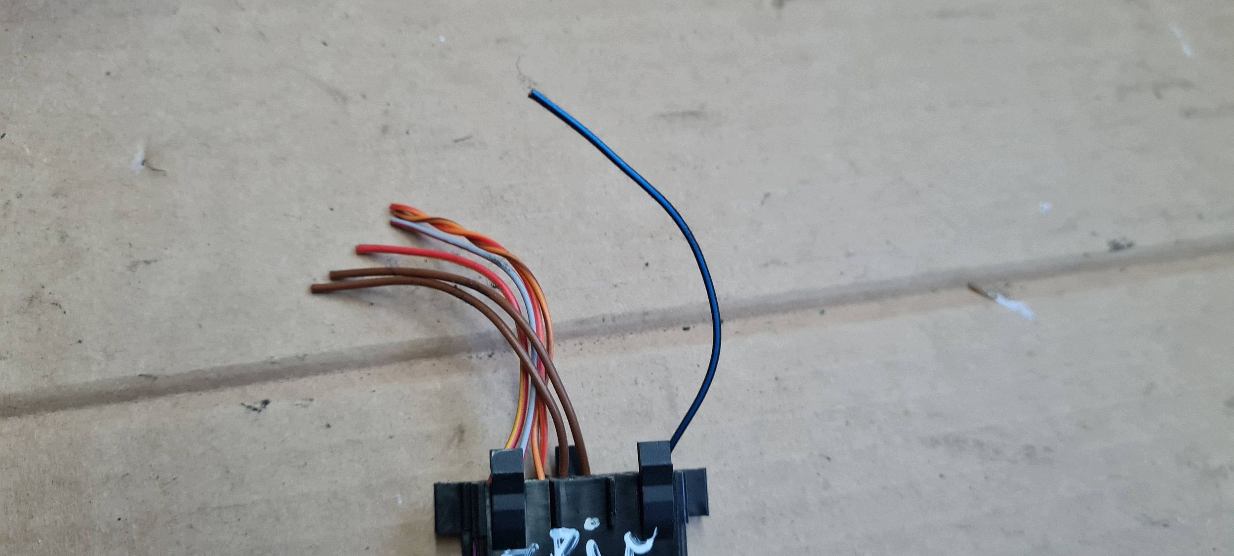 A7 4G connecting spoiler adapter OBD 3A0972695A A5 8W Q5 A4 B9 A4 B8 Q5 A6 C7