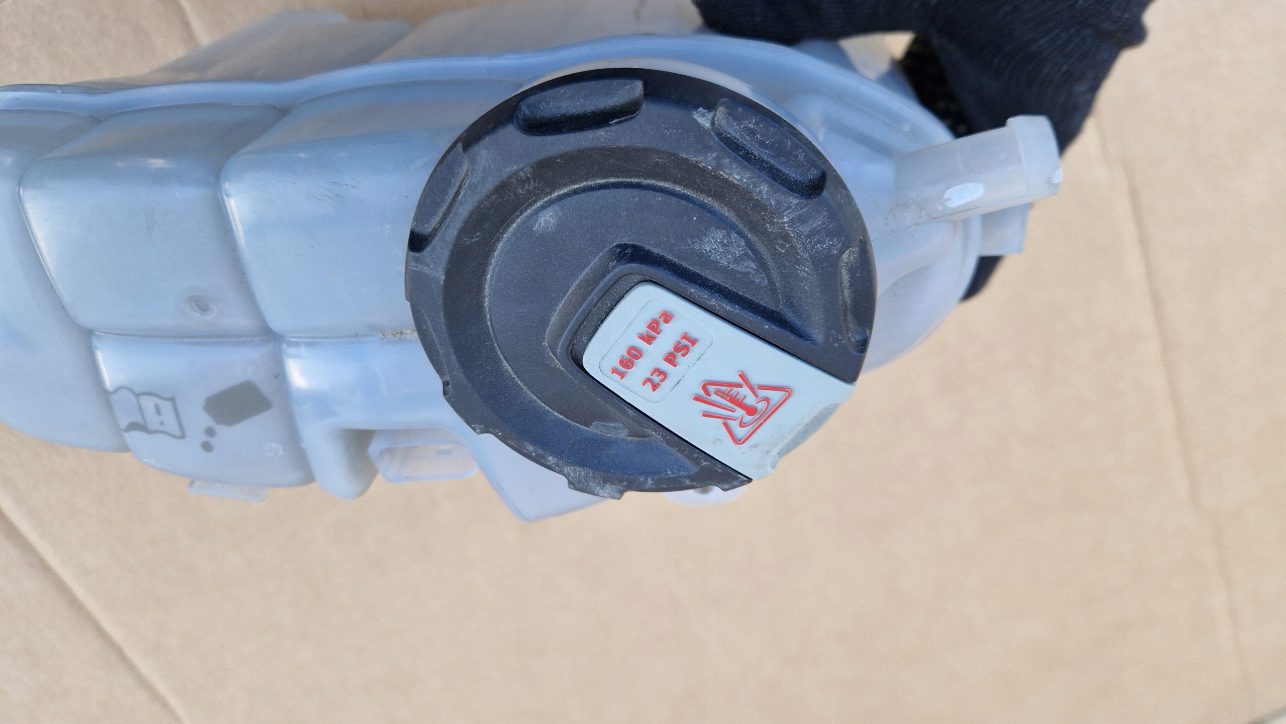 Réservoir eau 4K0121405AB AUDI A6 A7 Original Comme Neuf