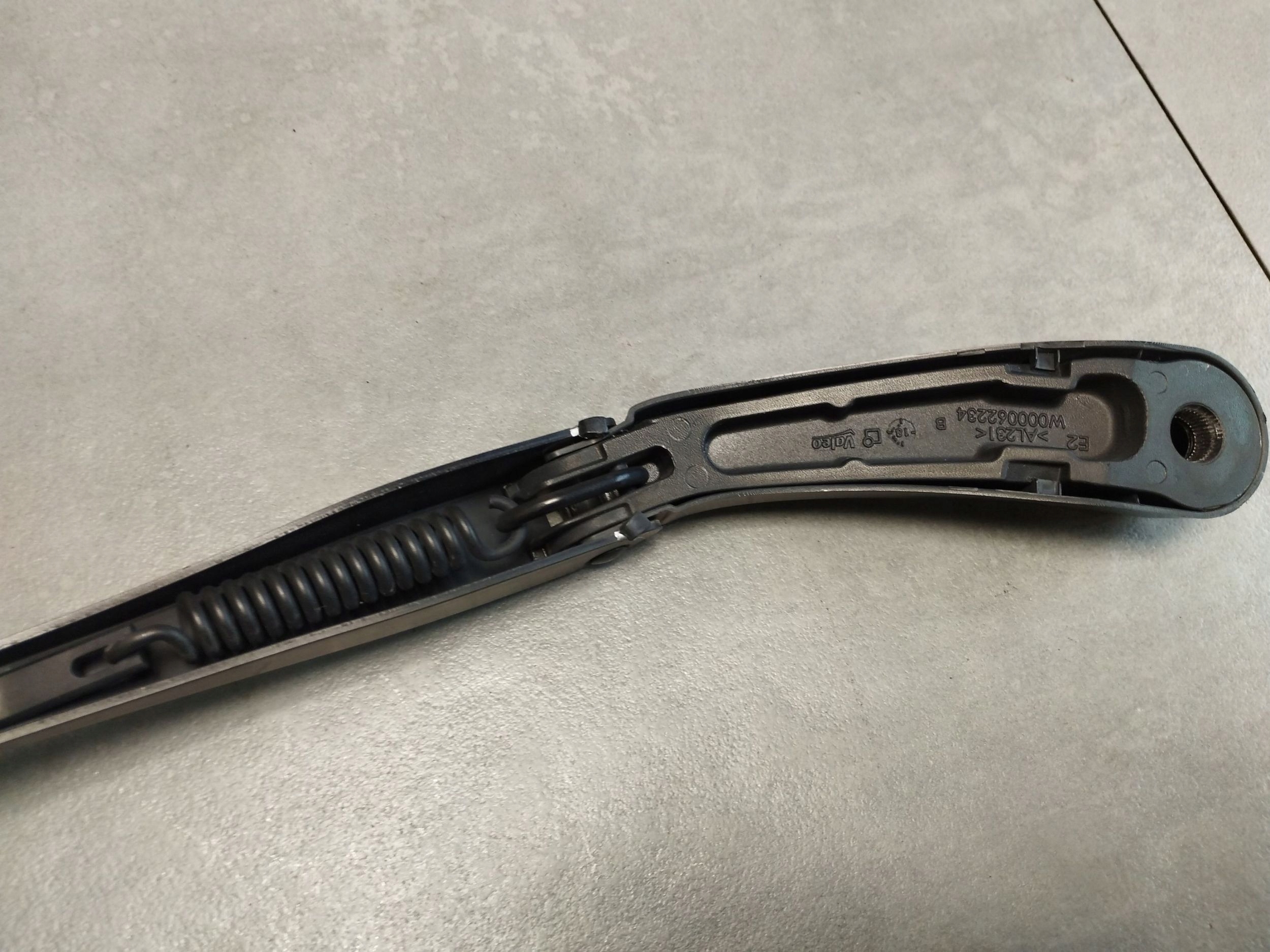 Mercedes-Benz E W213 wiper arm front A2138205402 UK