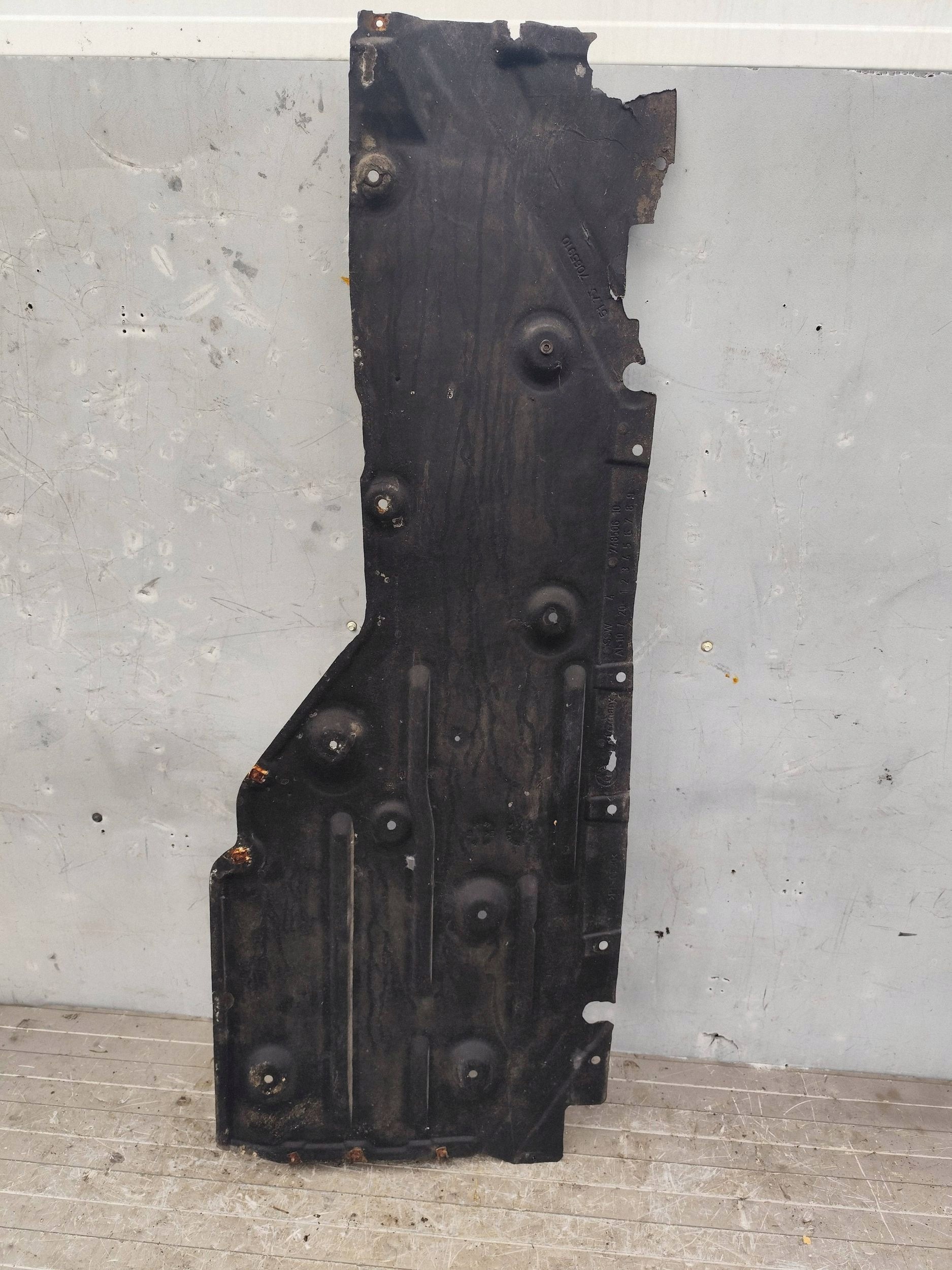 BMW 3 E92 E93 cover chassis right 748606