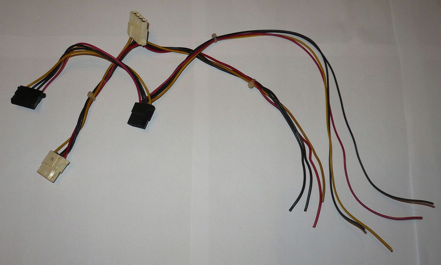 Kabel do zasilacza 2* wtyk ATA/molex