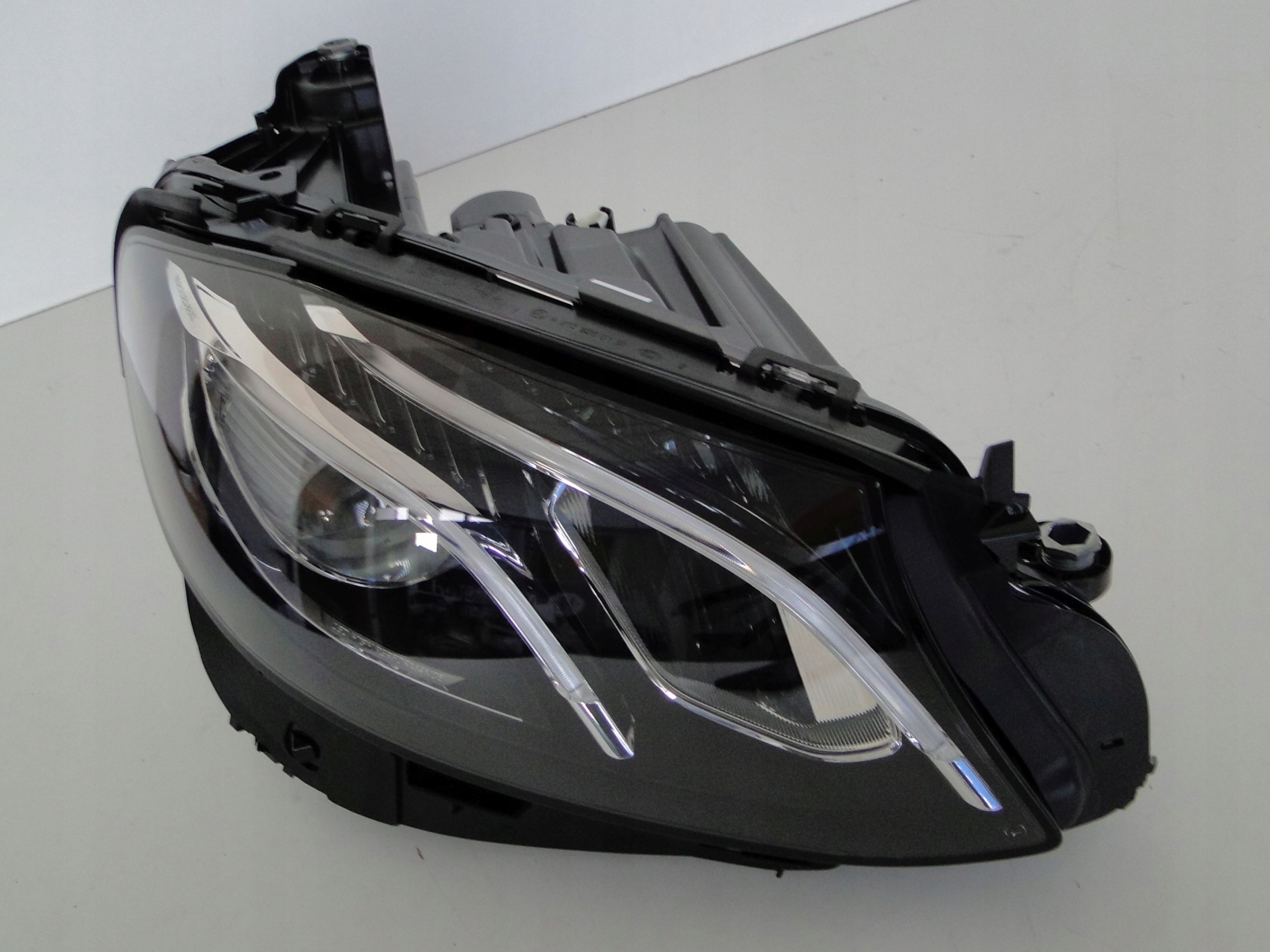 MERCEDES E W213 S213 213 PRZED LITEM LAMPA PRAWA LED HIGH PERFORMANCE Typ samochodu Samochody osobowe