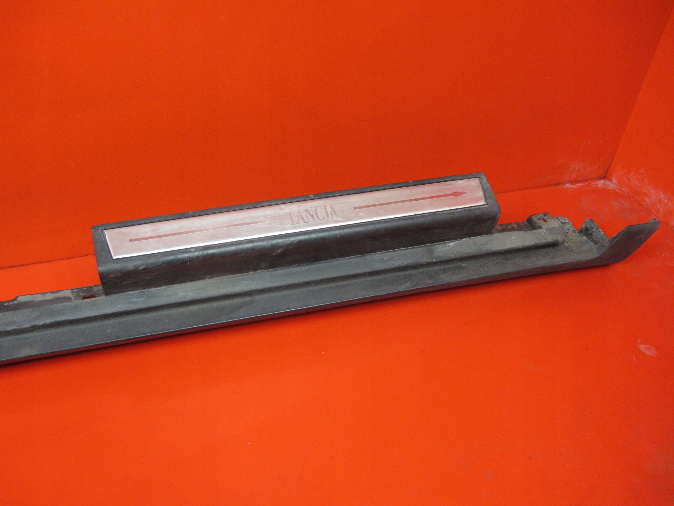 LANCIA DELTA III 3 moulding cap threshold right