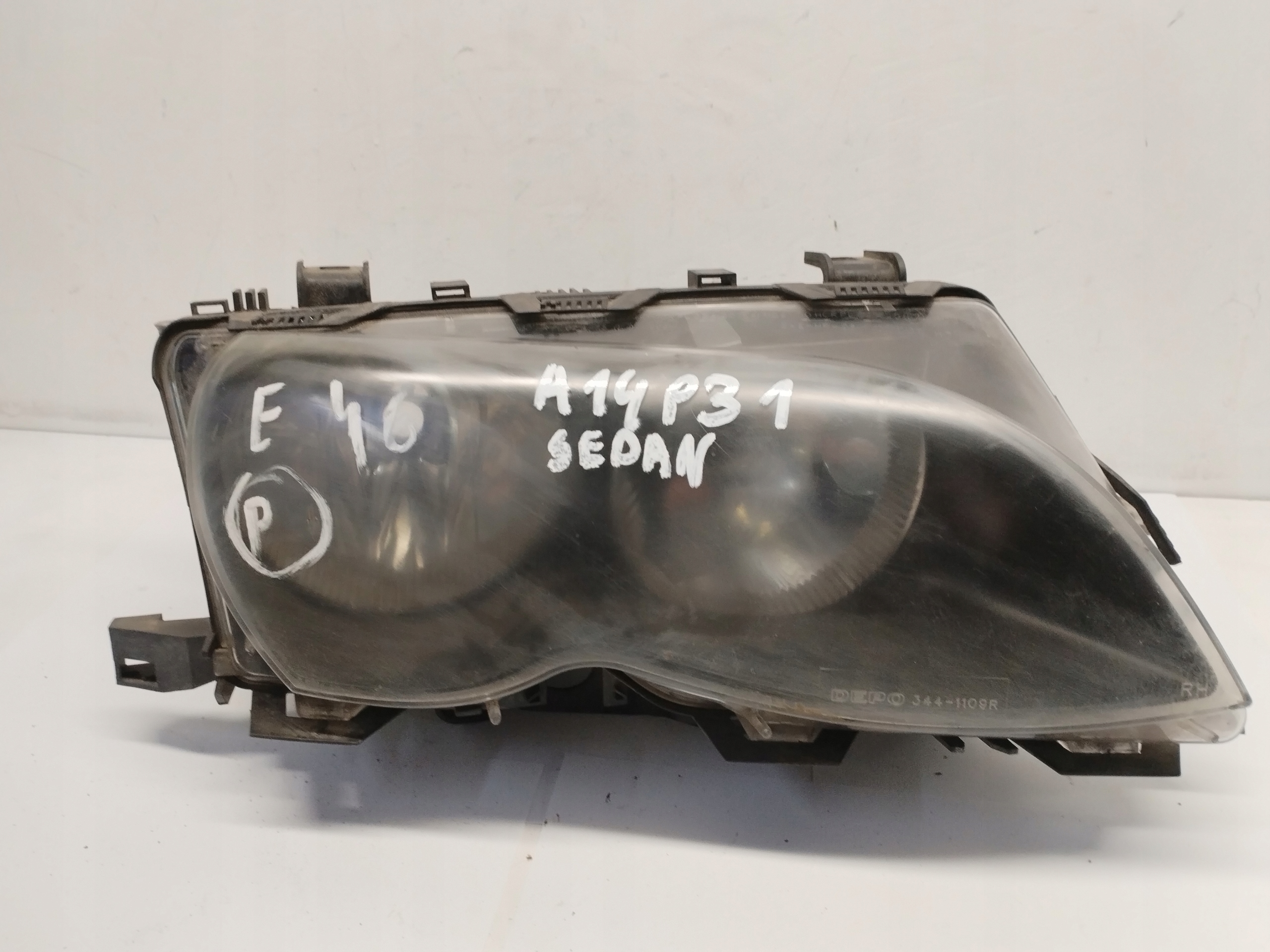 light front right BMW E46 sedan 6910956