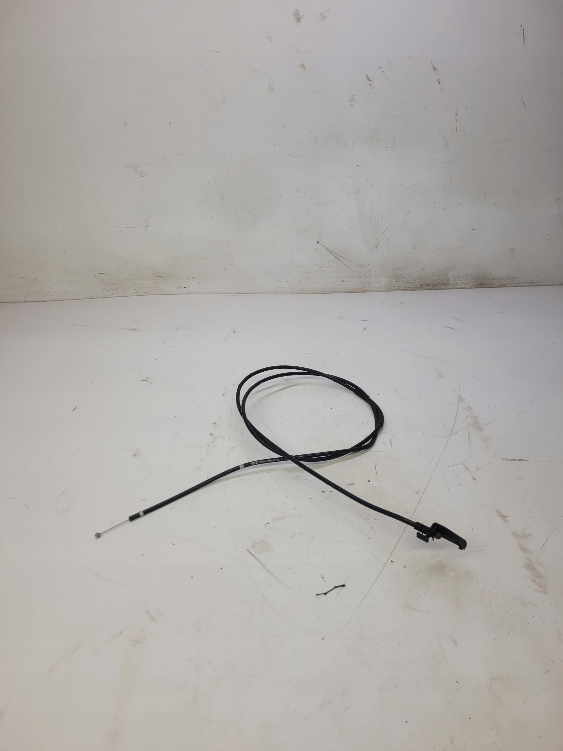 Câble pour l’ouverture du capot AUDI A4 B6 B7 8E1823531G