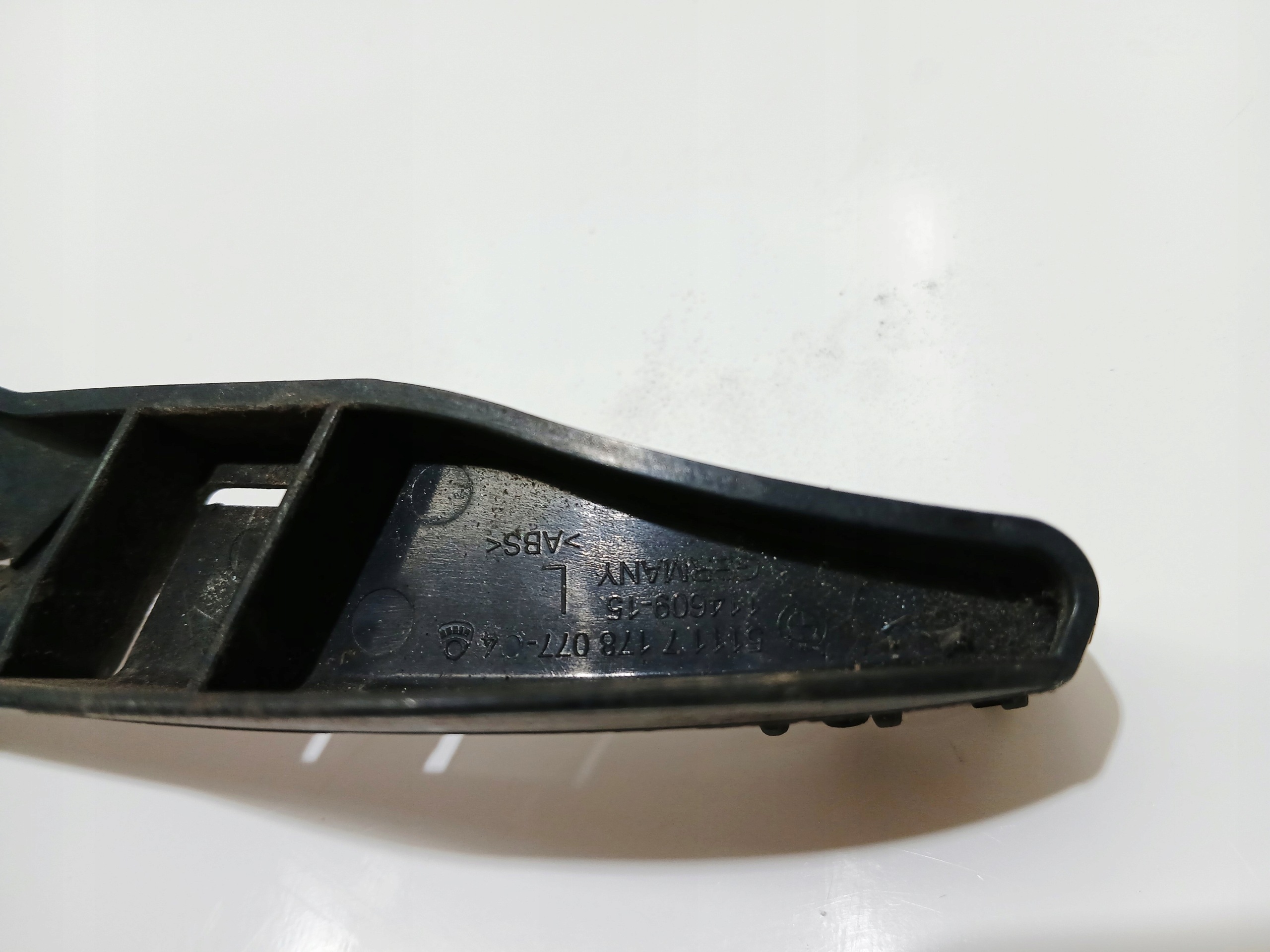 držák nárazníku levý předek BMW E60 E61 LCI OE 7178077 (0000103)