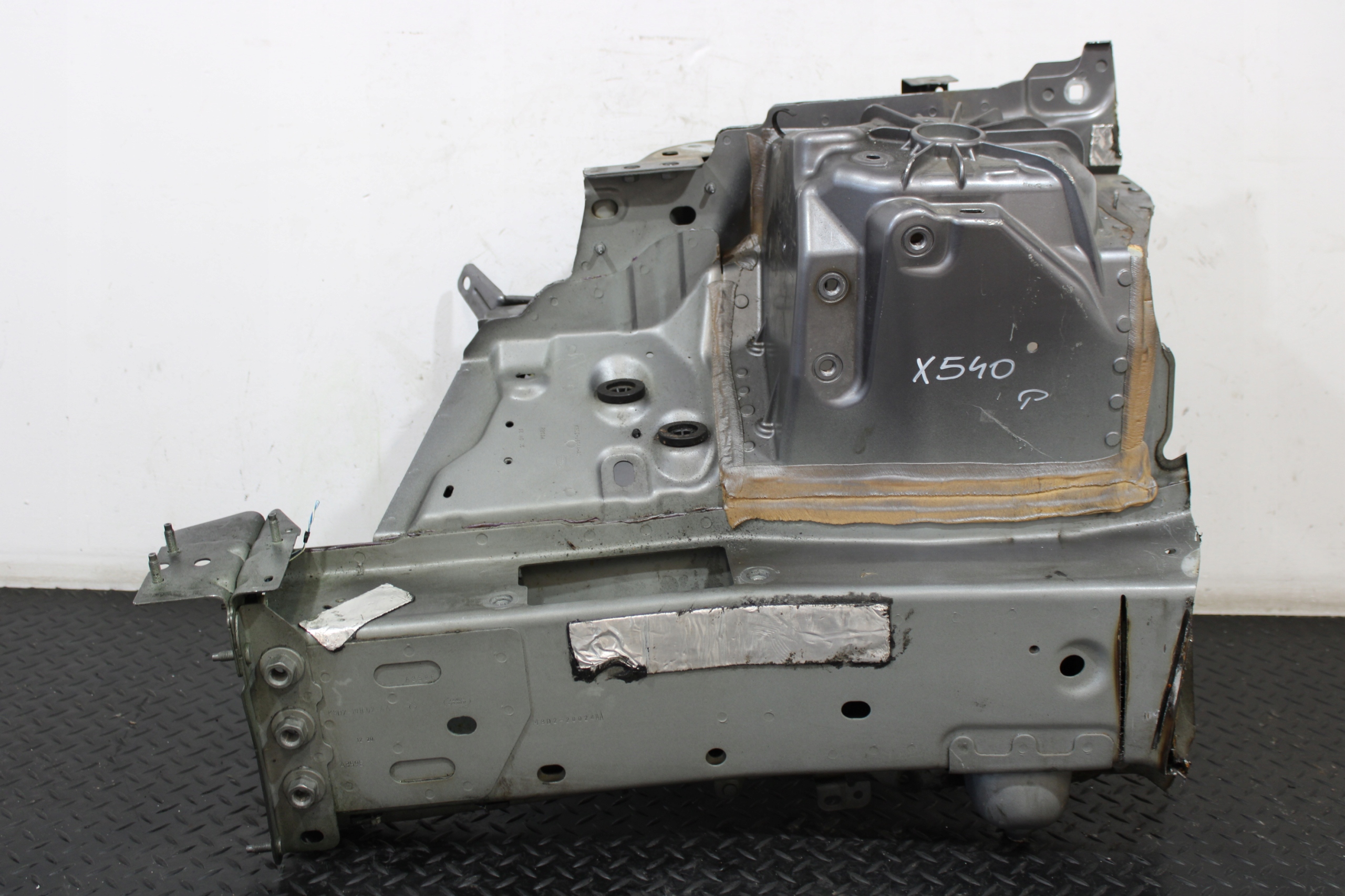 quarter quarter FARTUCH right front JAGUAR E-PACE X540 LIFT