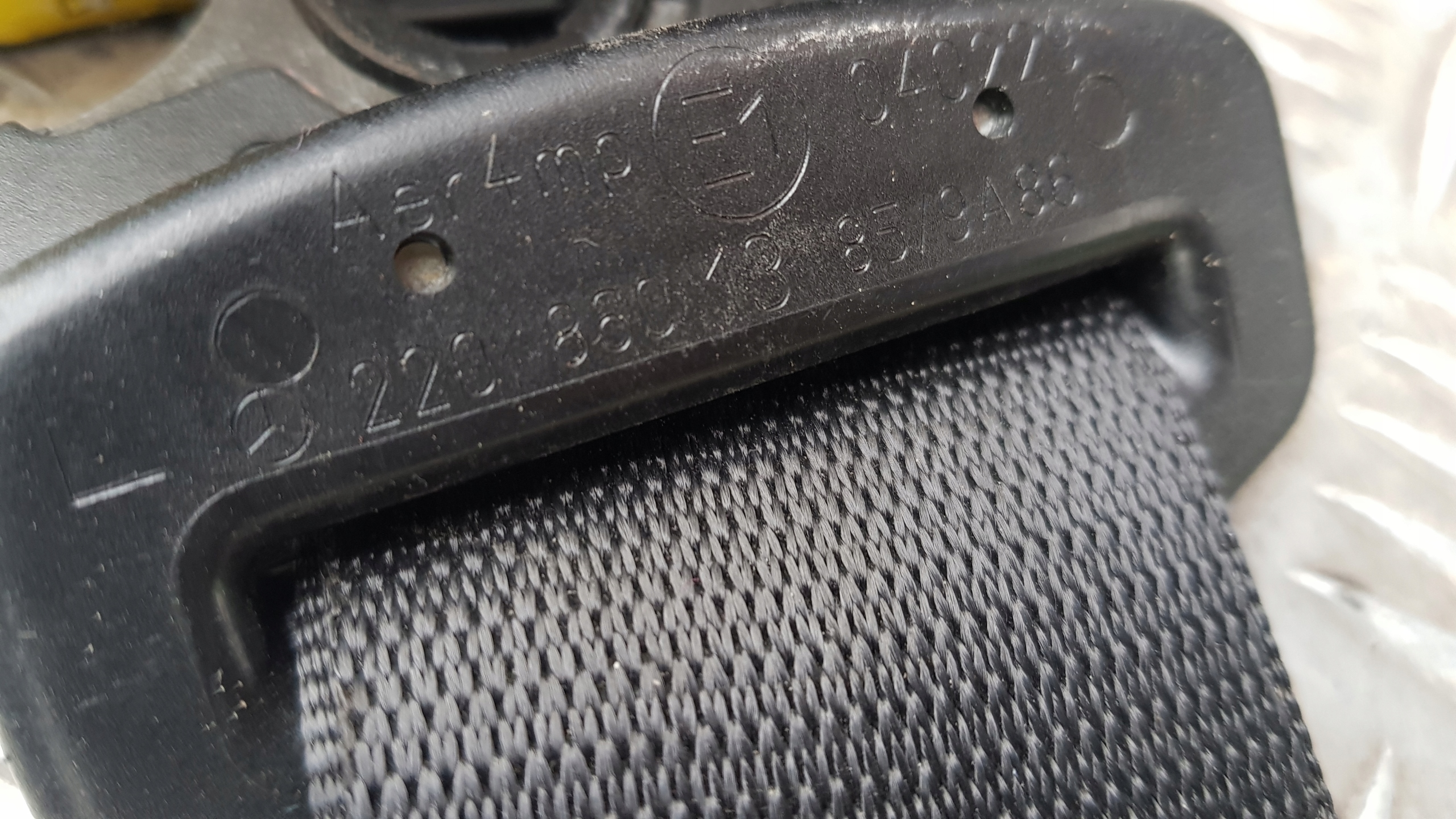 MERCEDES W220 Gurten Sicherheits links heck 33008118c
