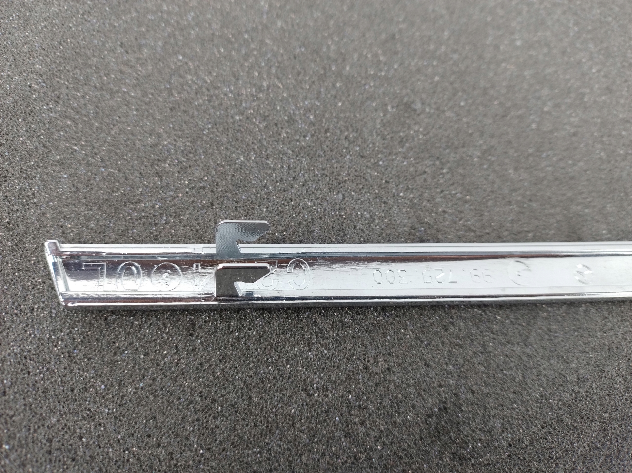 MERCEDES C-KLASA 204 LIFT right moulding front CHROM