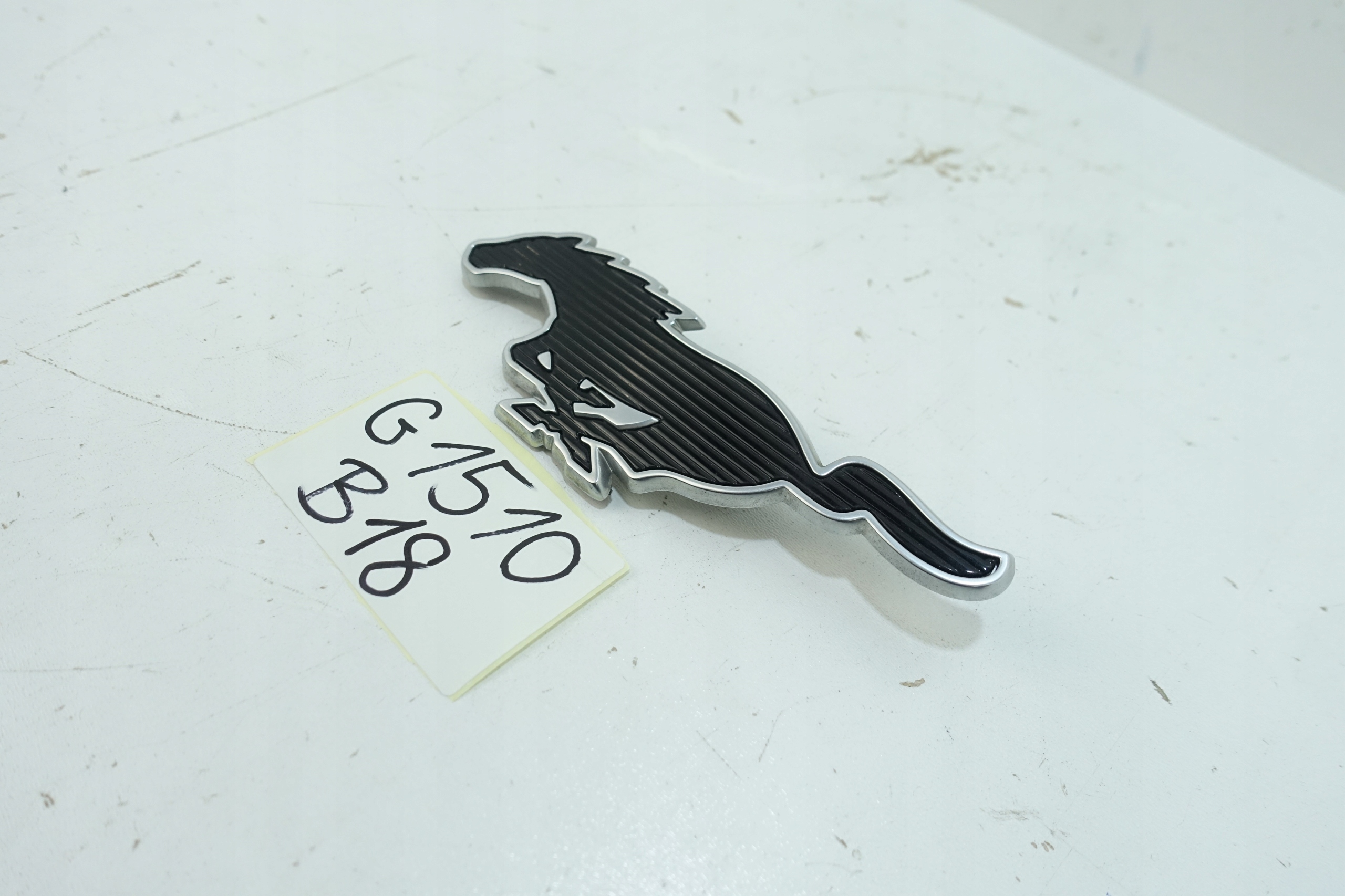 FORD MUSTANG MACH-E 2020- EMBLEMAT LOGO KLAPY BAGAŻNIKA LJ8B-43156-AC Marka Ford