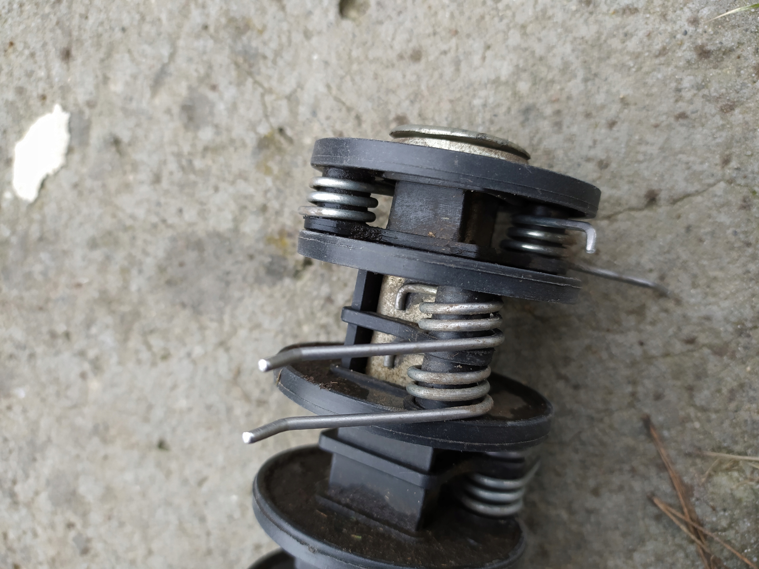 Einhell GE-SA 1435 sprężynki pazurki na wałek Marka Einhell