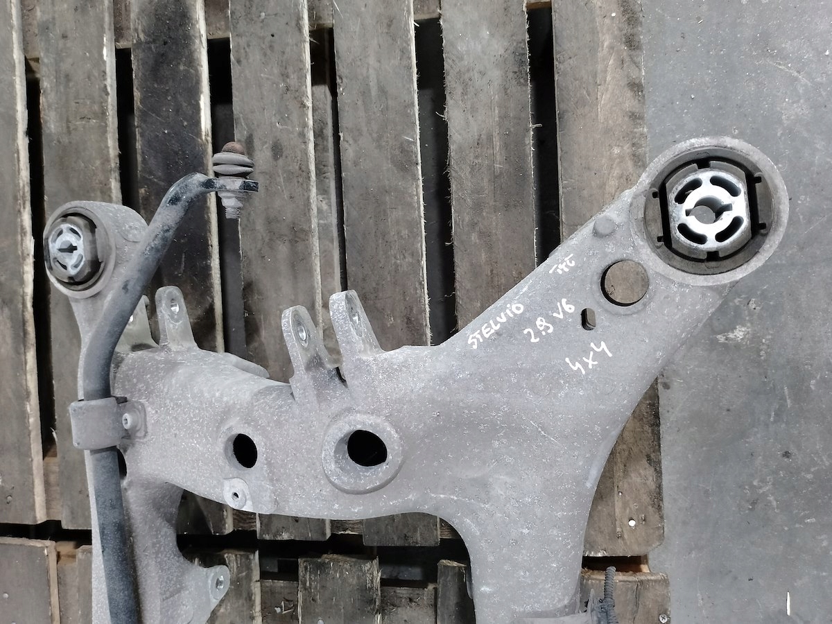 WÓZEK, TRAWERS TYŁ ALFA ROMEO STELVIO Typ samochodu Samochody osobowe