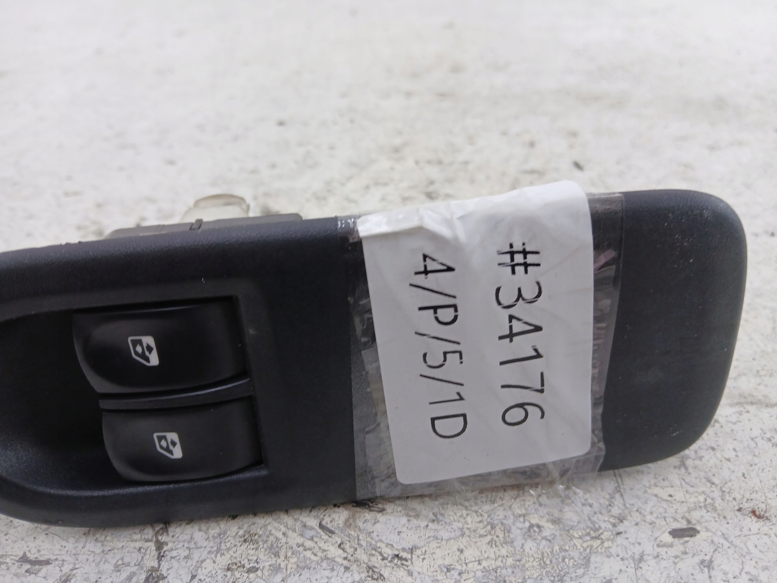 RENAULT CLIO III PANEL of the window left front 8200356519 2 windows