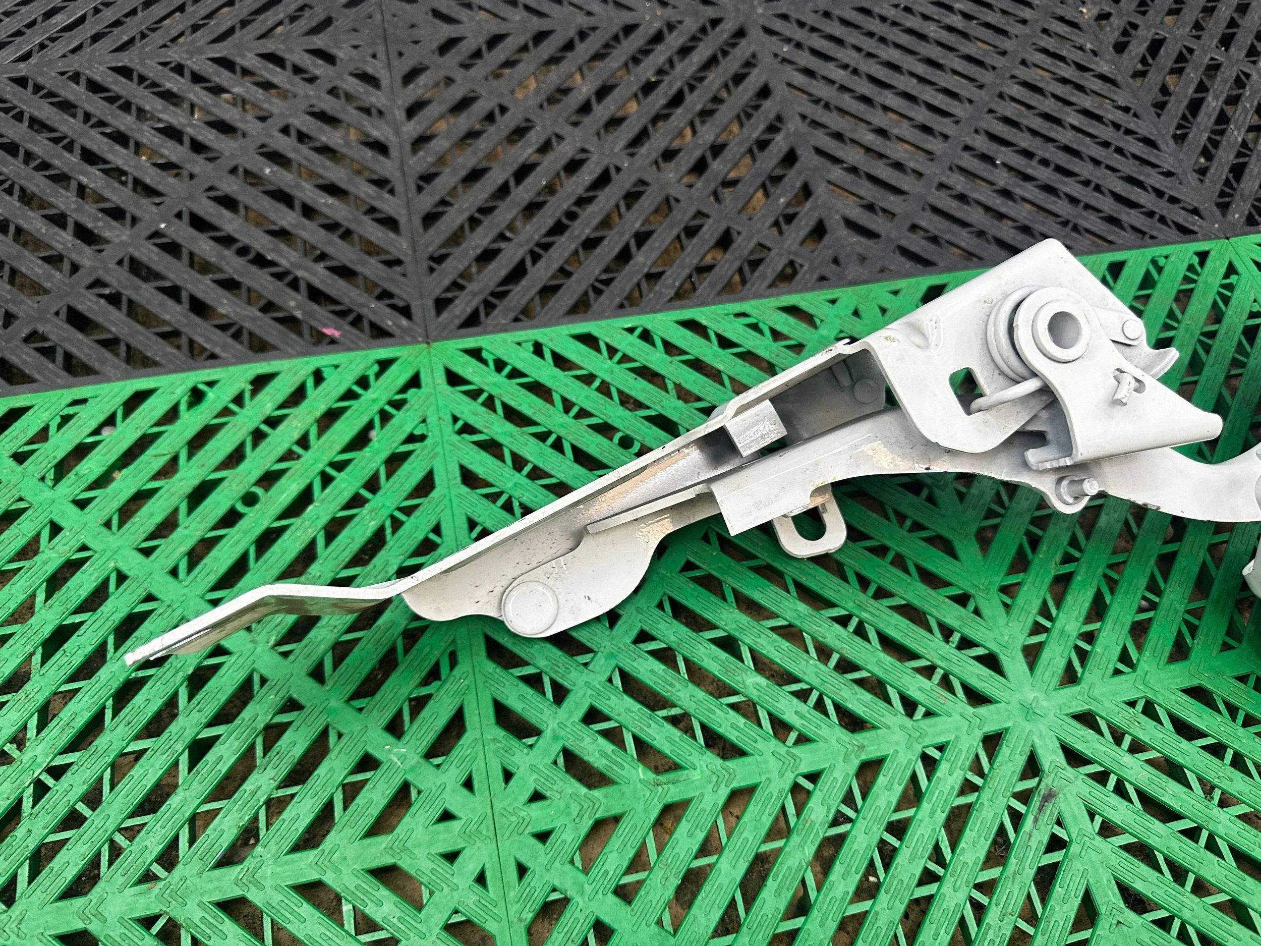 Cerniere cofano BMW 2 F45 7300522