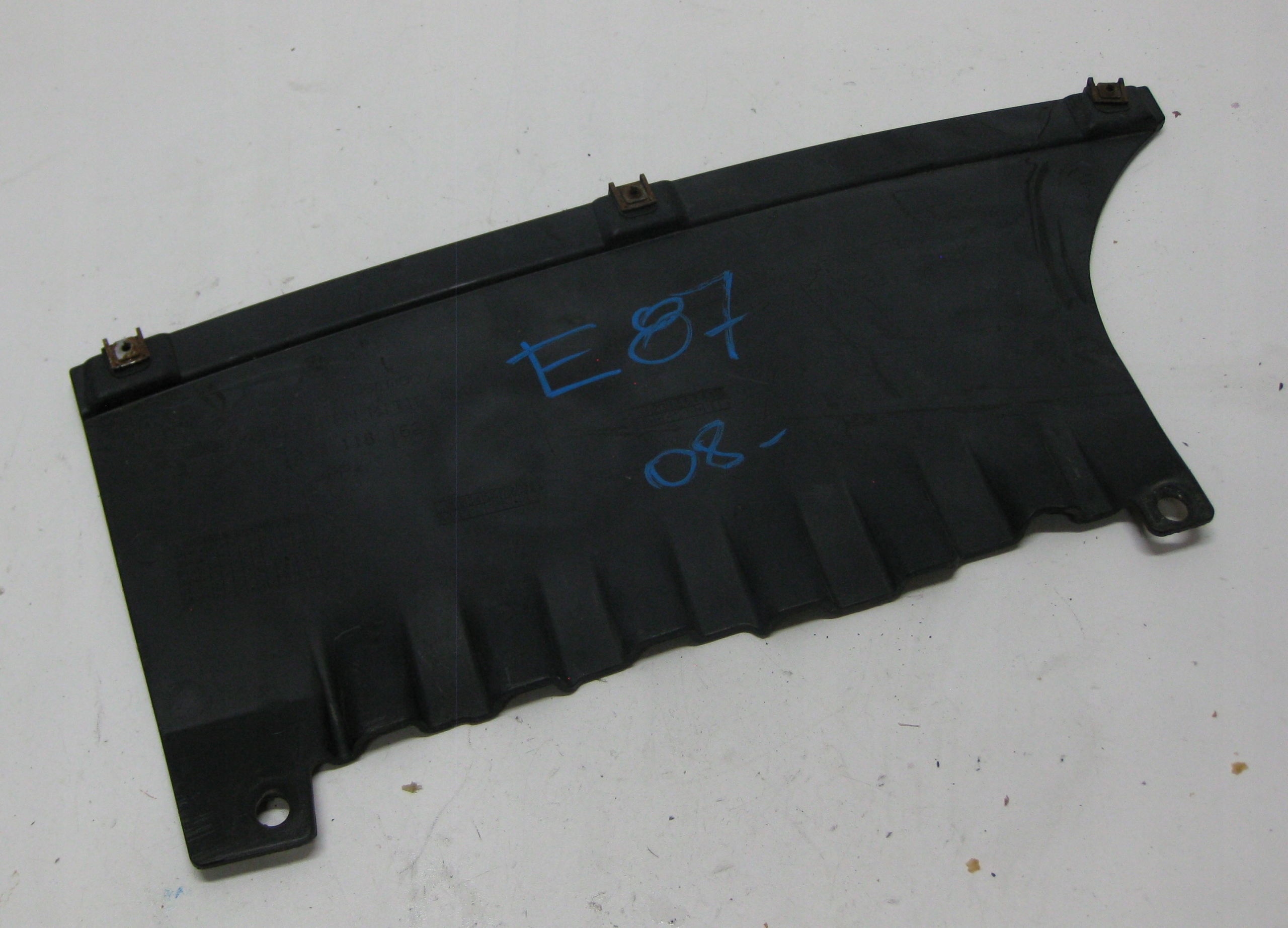 BMW E87 08R Blende Abdeckung untere der Stoßstange heck 7117631
