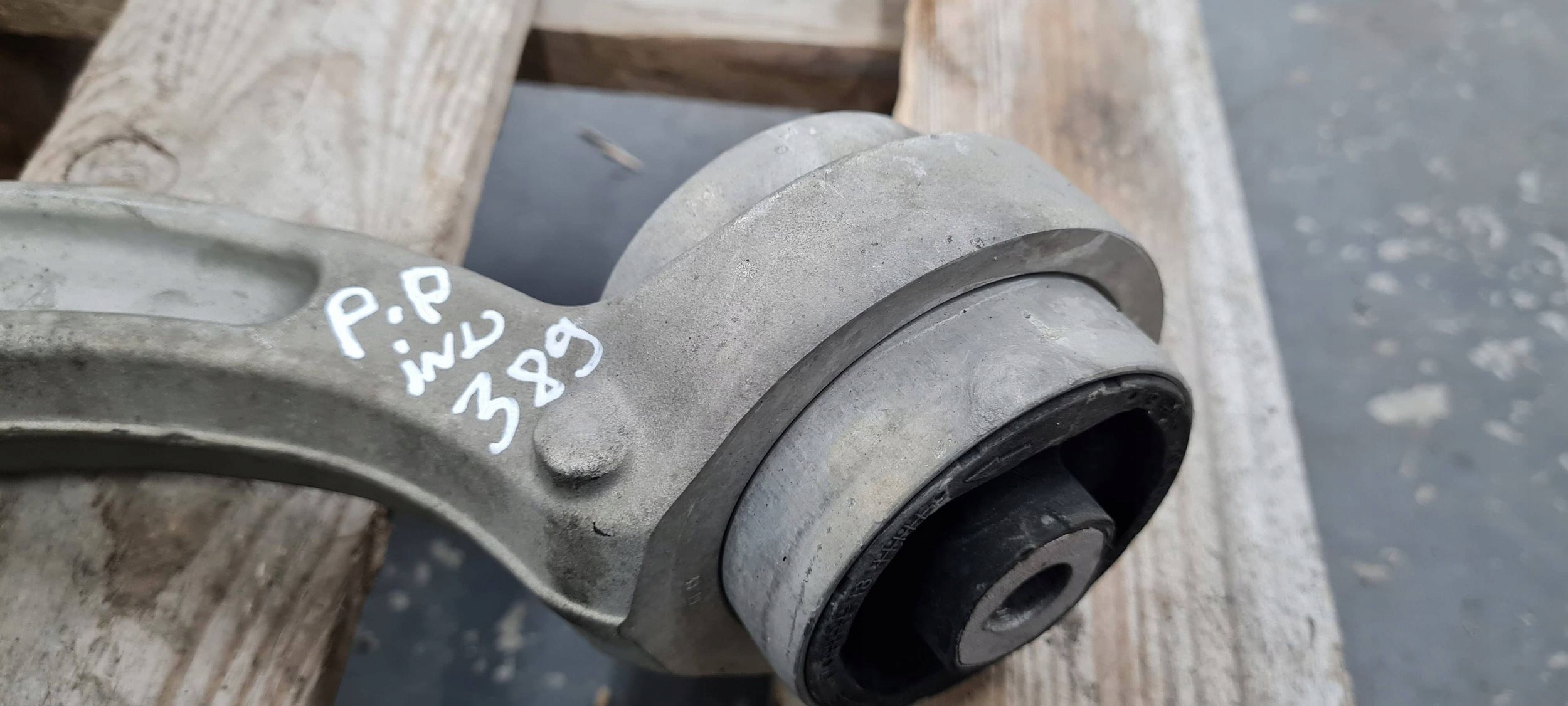 A5 8W S5 arm lower right front 8W0407696B A4 B9 8W S4