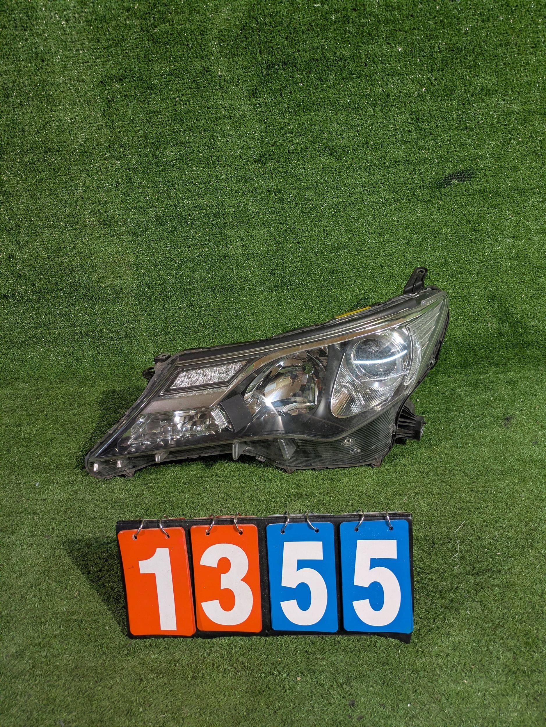 REFLEKTOR left front TOYOTA RAV4 IV 13- XENON LED NR.R1355