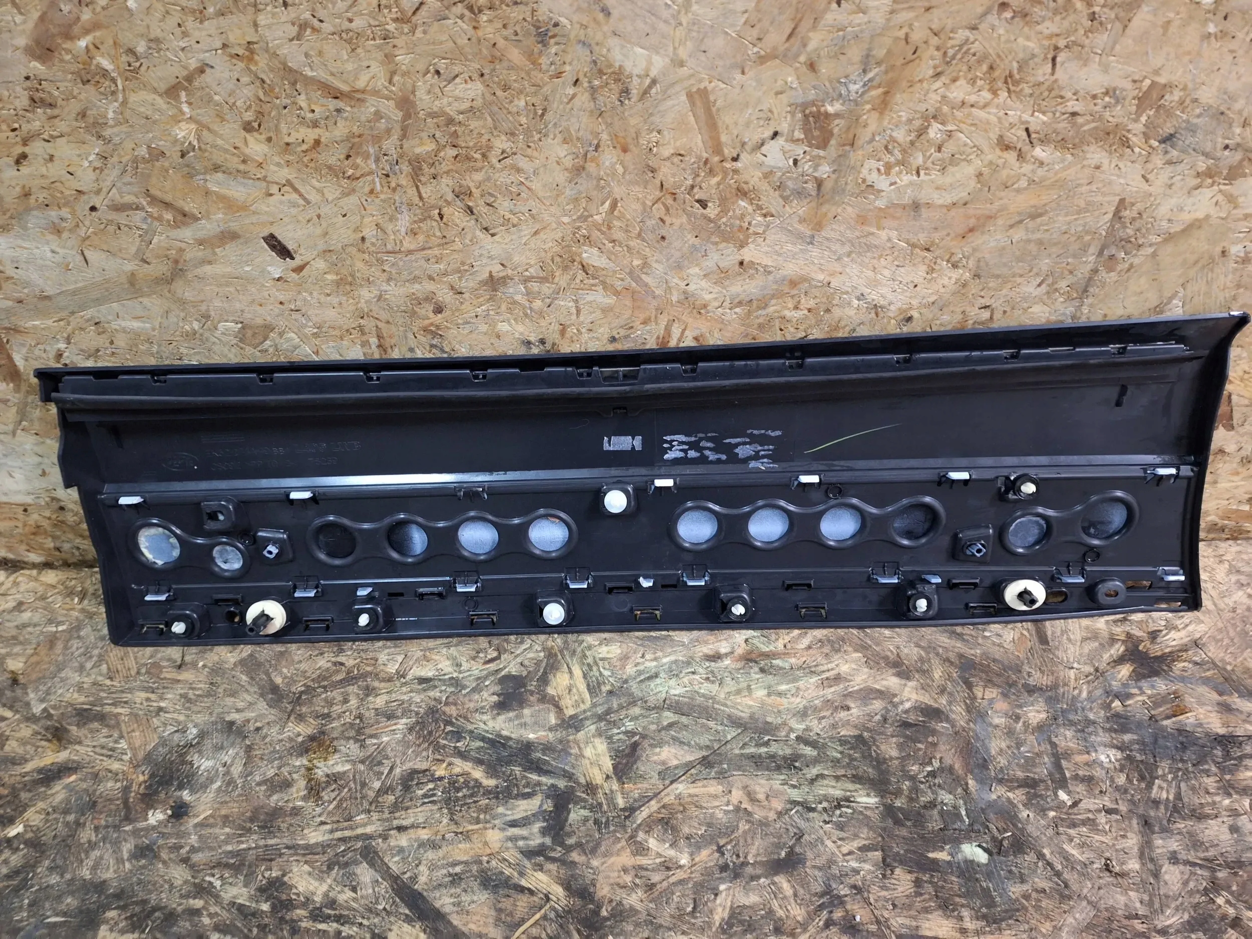 moulding door rear part left Range Rover Vogue L405 LONG LWB