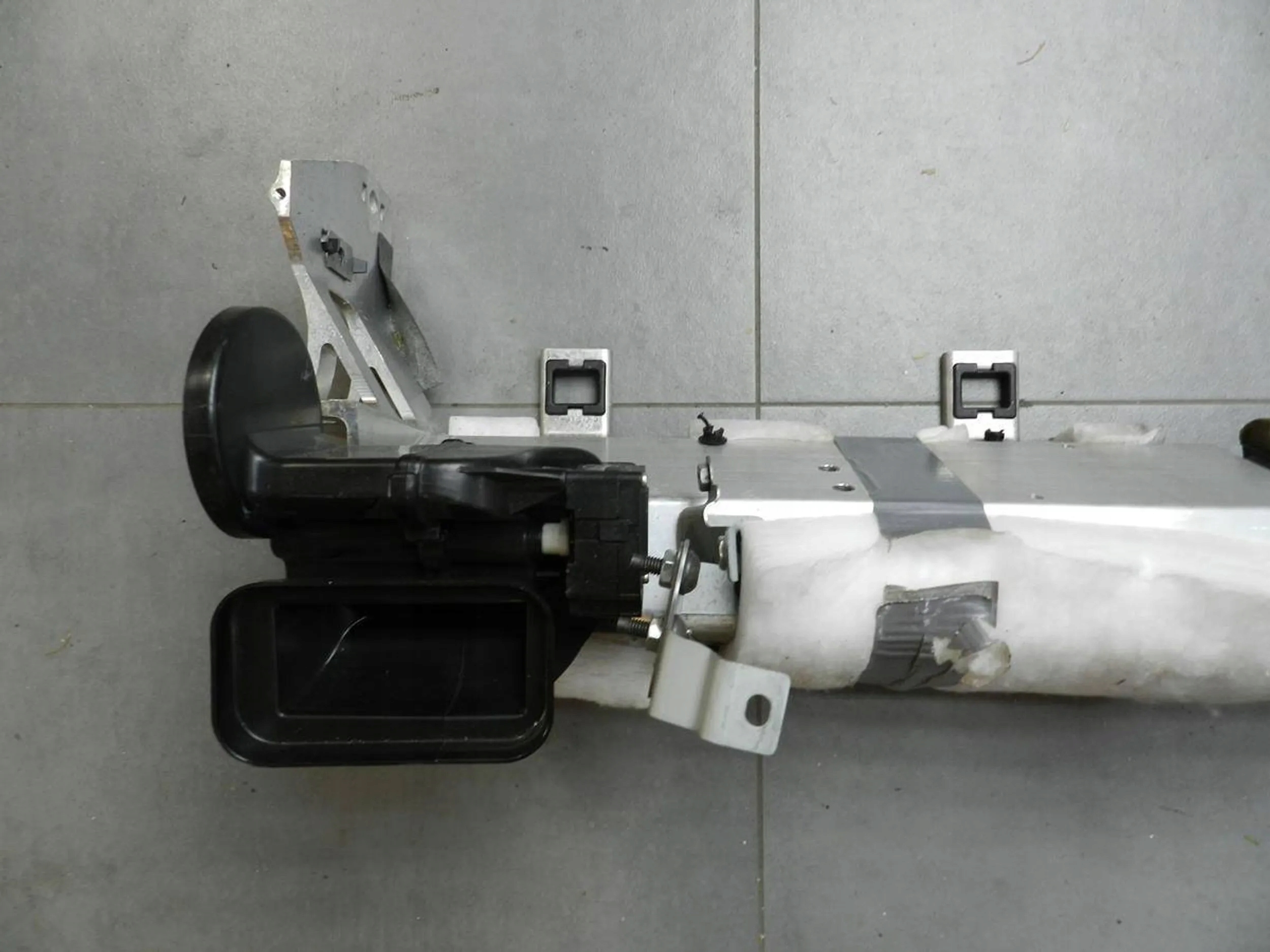 VW Phaeton sider support of the dashboard 3D1857017E
